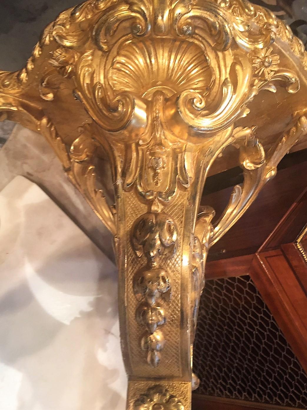 Elaborate Oversized Giltwood Corner Bracket with Marble Top In Good Condition In Nashville, TN