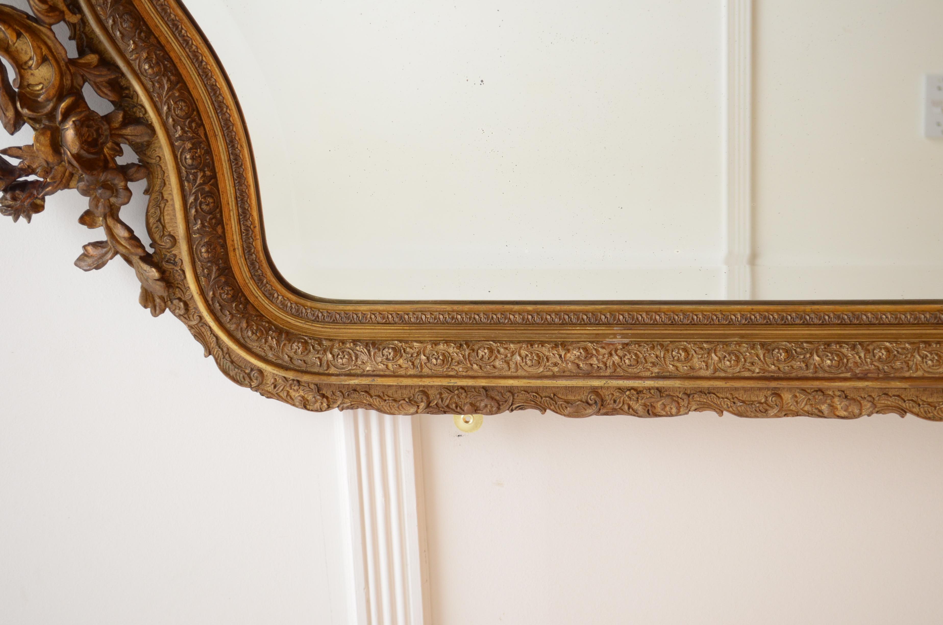 Aufwändiger Spiegel aus vergoldetem Holz aus dem XIX. Jahrhundert (Louis Philippe) im Angebot