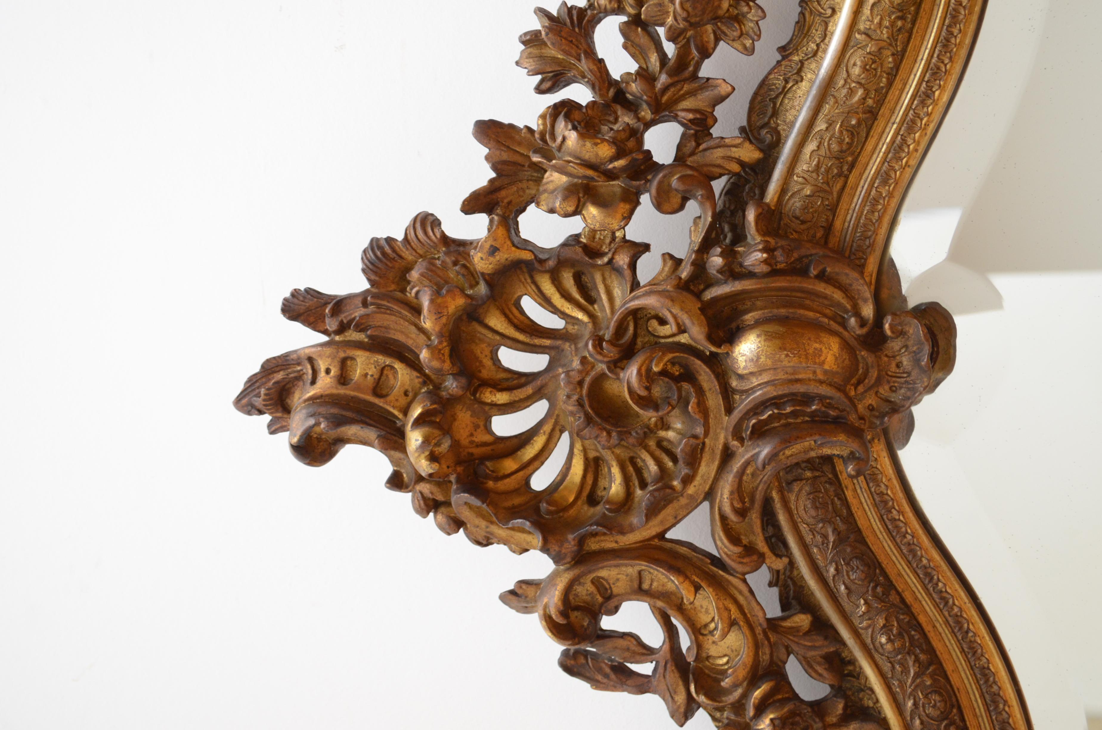 Aufwändiger Spiegel aus vergoldetem Holz aus dem XIX. Jahrhundert (19. Jahrhundert) im Angebot