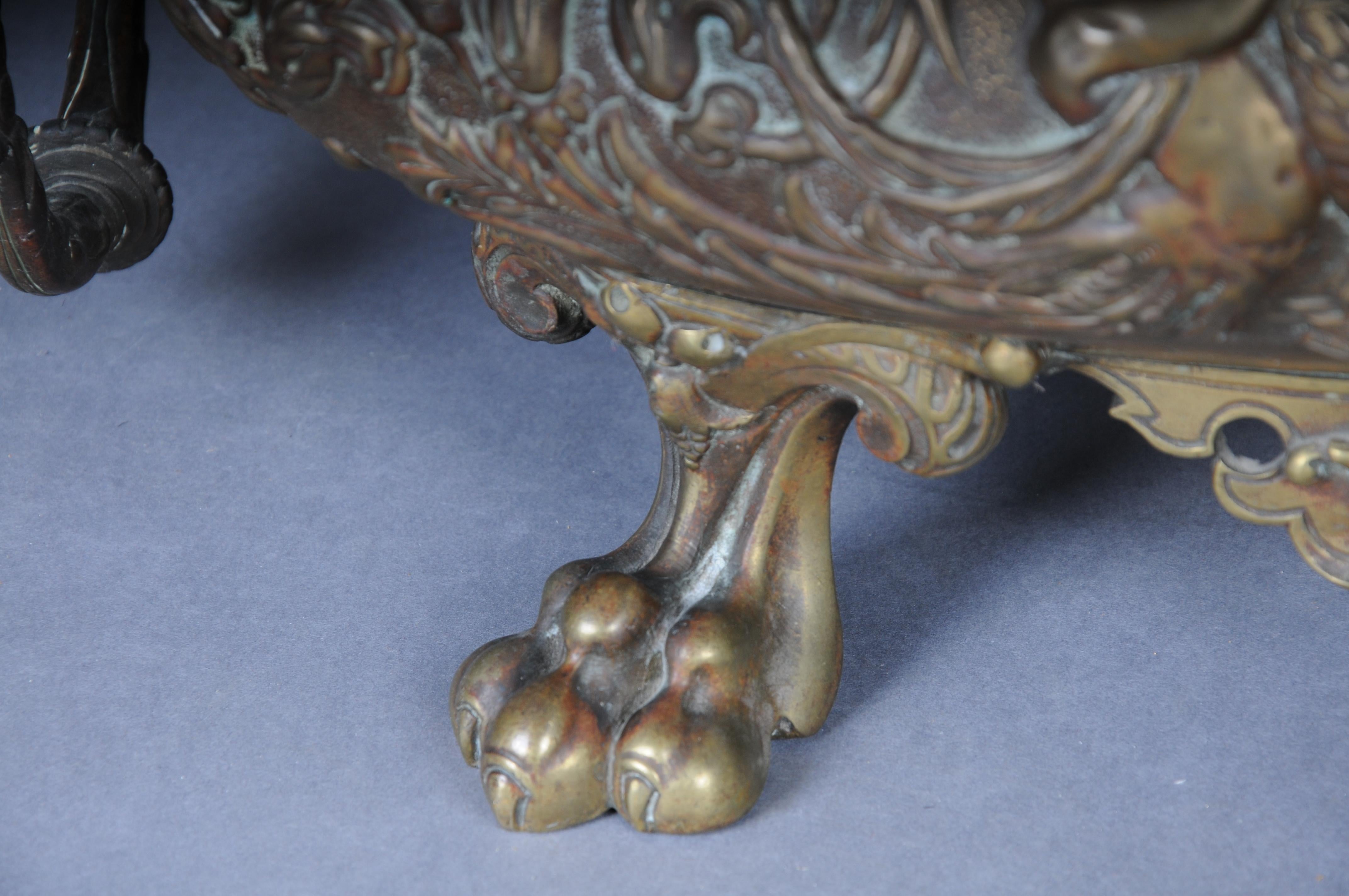 Jardinera francesa de latón elaborado con patas de garra, S. XIX siglo XIX en venta