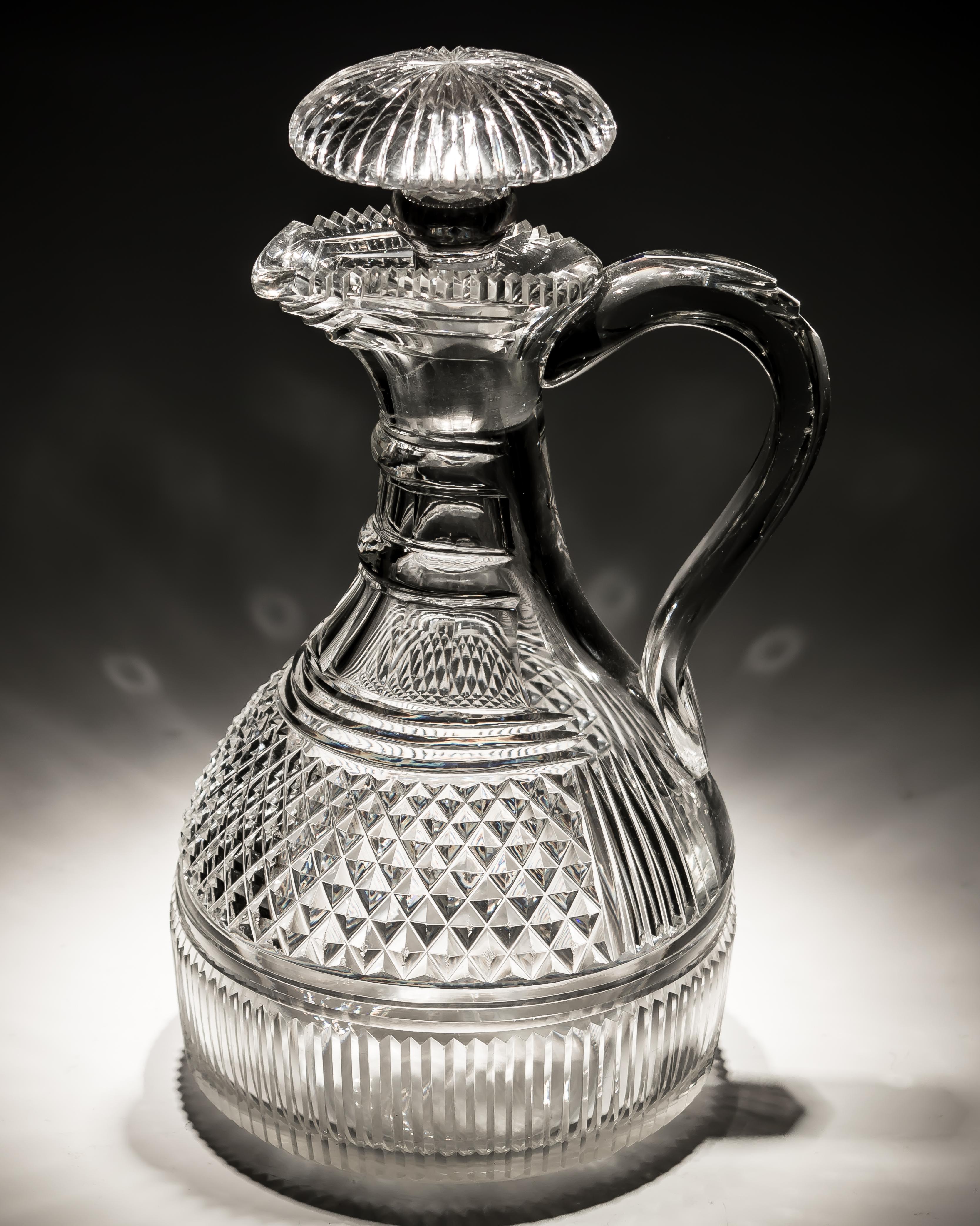 Aufwändig geschliffener Regency-Krug aus Glas mit Pilzstopfen (Frühes 19. Jahrhundert) im Angebot