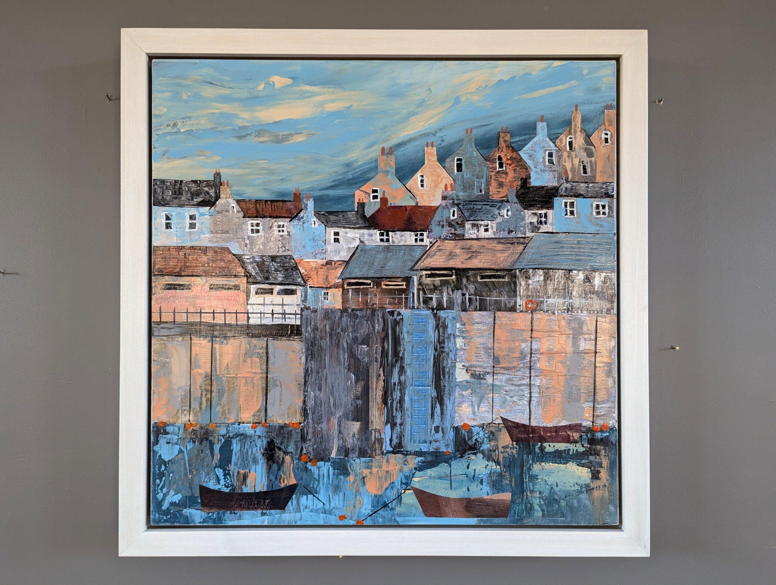 HARBOUR FRONT
Größe: 46 x 46 cm (einschließlich Rahmen)
Gemischte Medien auf Karton

Eine charmante Hafenstadtszene aus dem Jahr 2023, gemalt von der britischen Künstlerin Elaine Allender.

Diese Kaiszene wurde in Schichten aus Papier und Farbe