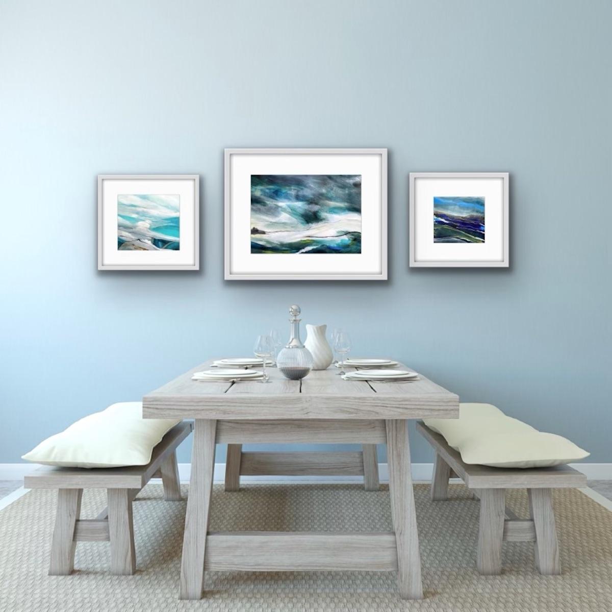 Nieblas de Verano, Borrasca de Invierno y Luz Marina - Painting de Elaine Fox