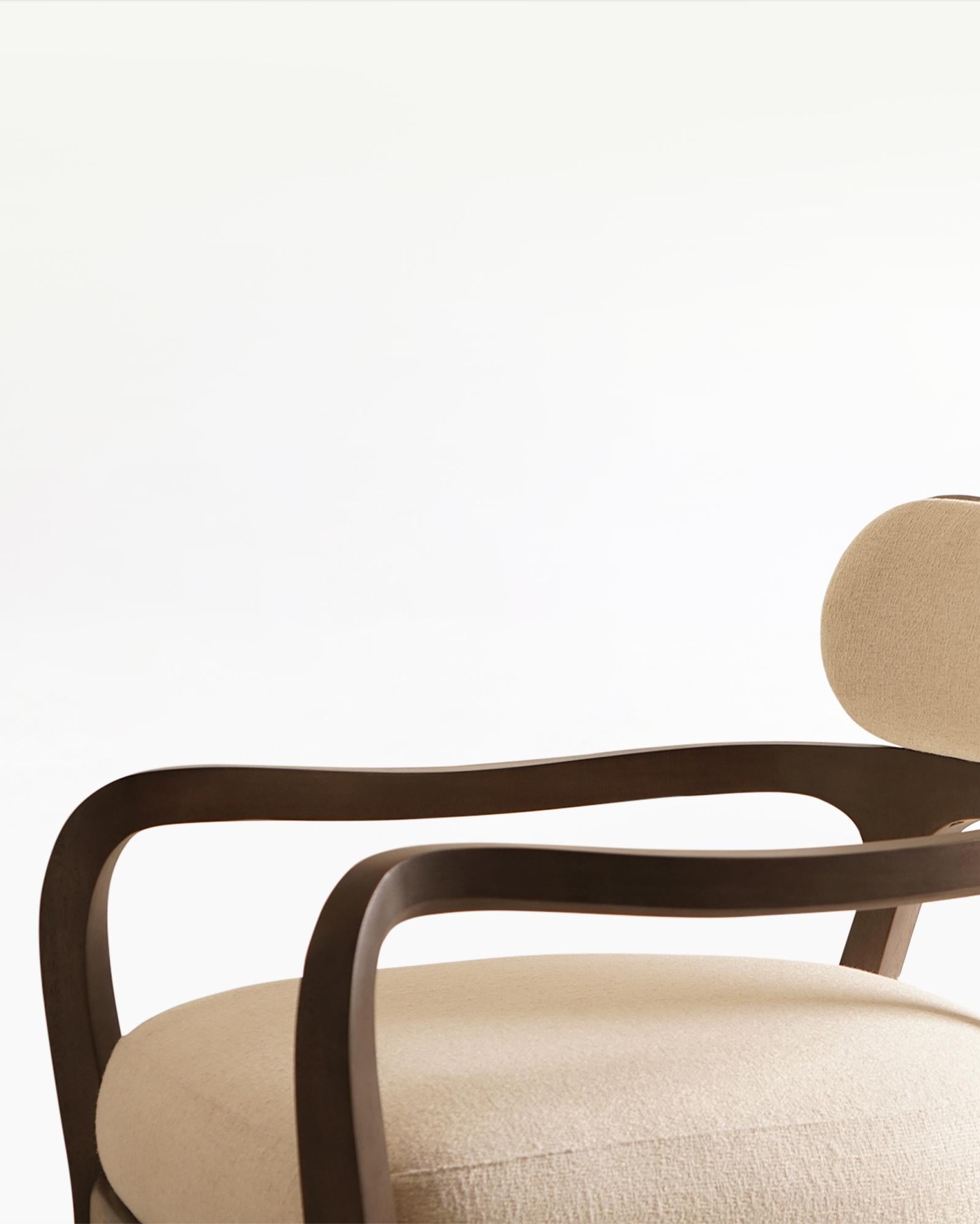 Eland Lounge Chair in Espresso Walnut with Headrest In New Condition For Sale In New York, US