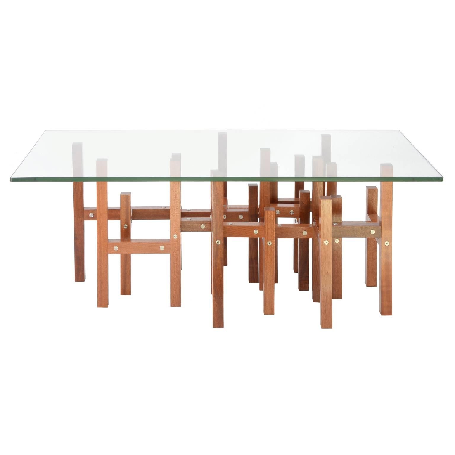 Moderne Table basse industrielle moderne de Peter Harrison en verre et bois, en stock en vente