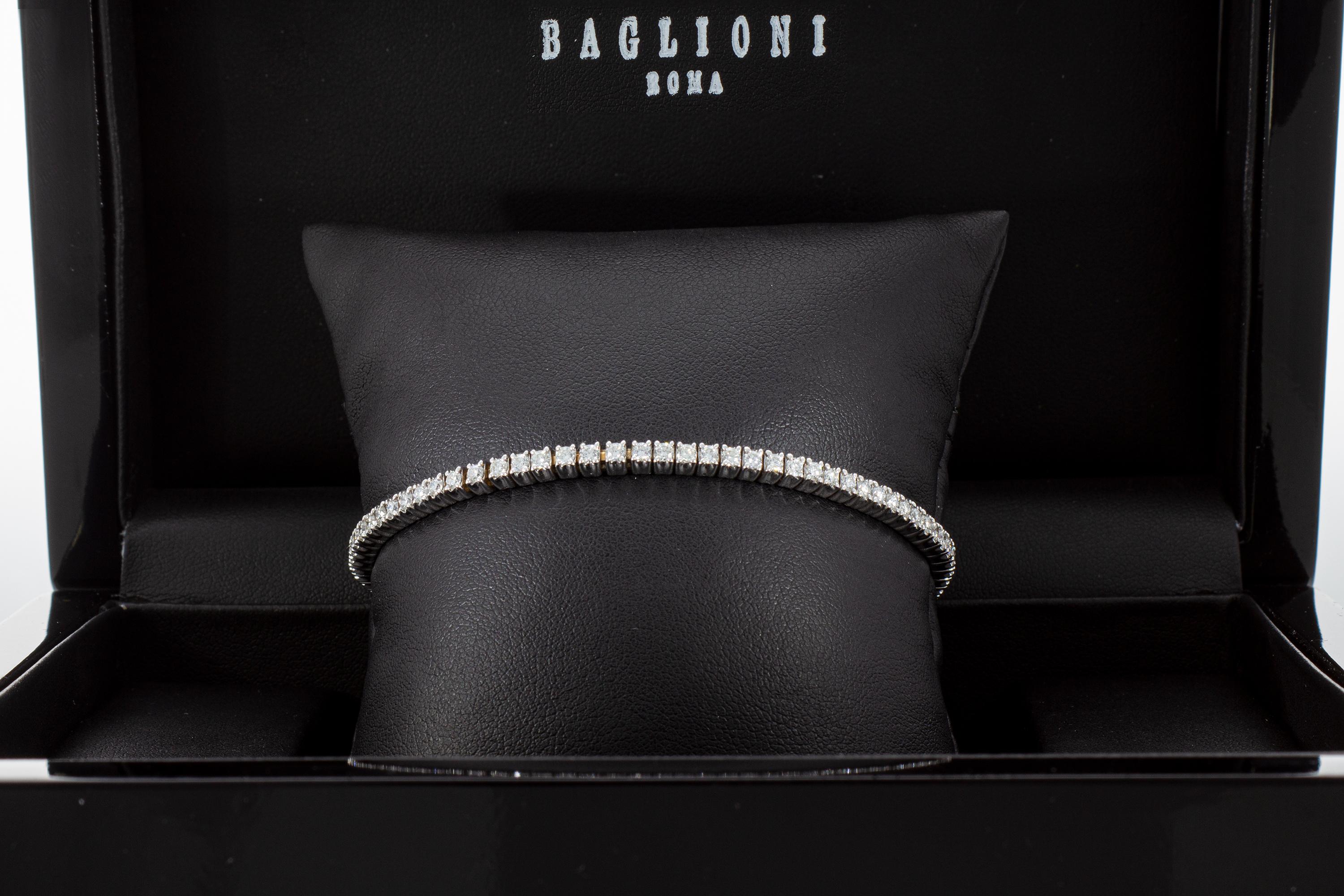 The elastic model bracelet is made up of a row of eighty-one brilliant-cut diamonds with a total weight of 2.85 ct. 
The bracelet is without closure as it is extensible. 
18 kt white gold bracelet.
Number of Diamonds: 81
Weight of Diamonds: ct