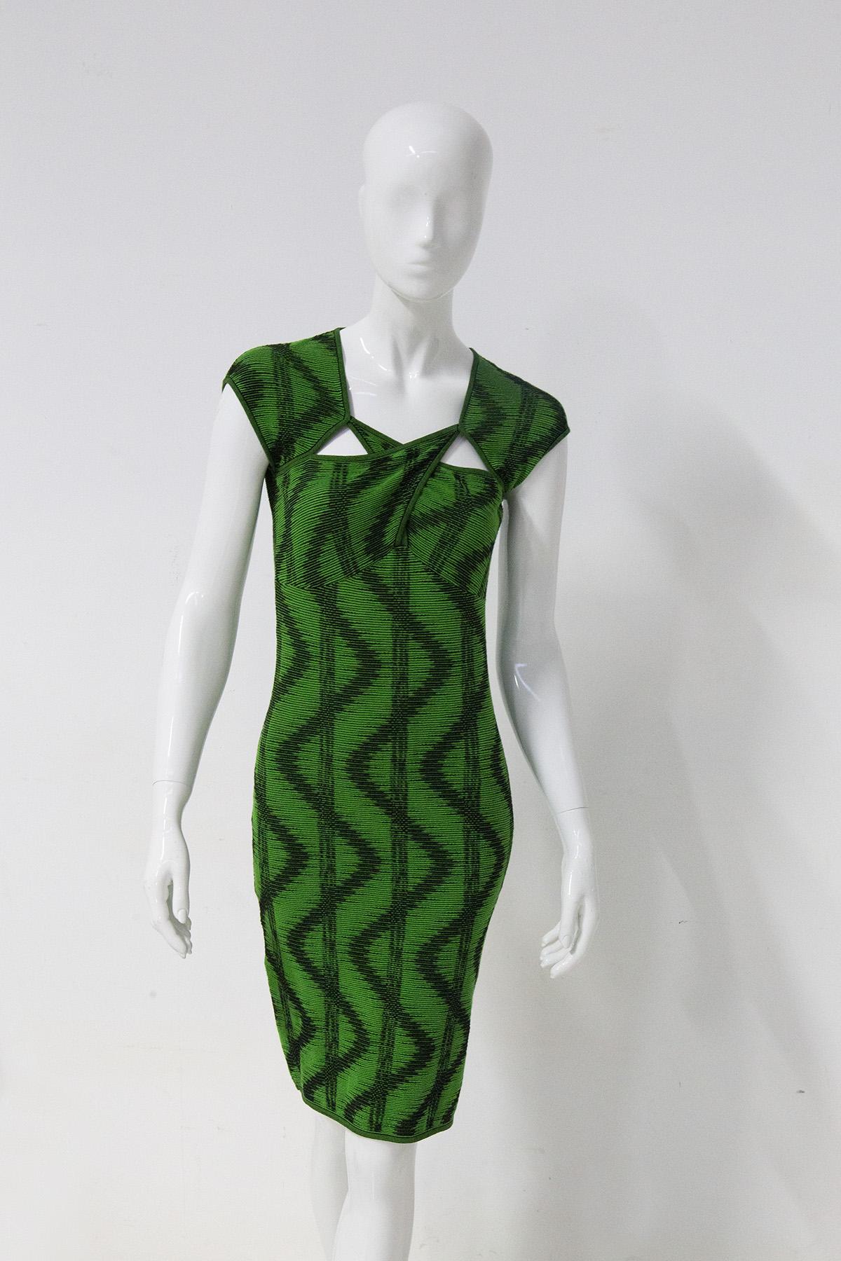 Day dress made of elastic tessUto by Missoni from the early 2000s. The dress is made of elastic fabric with almost psychedelic geometric patterns and textures in green and BLACK. This geometry is very reminiscent of patterns from the space age