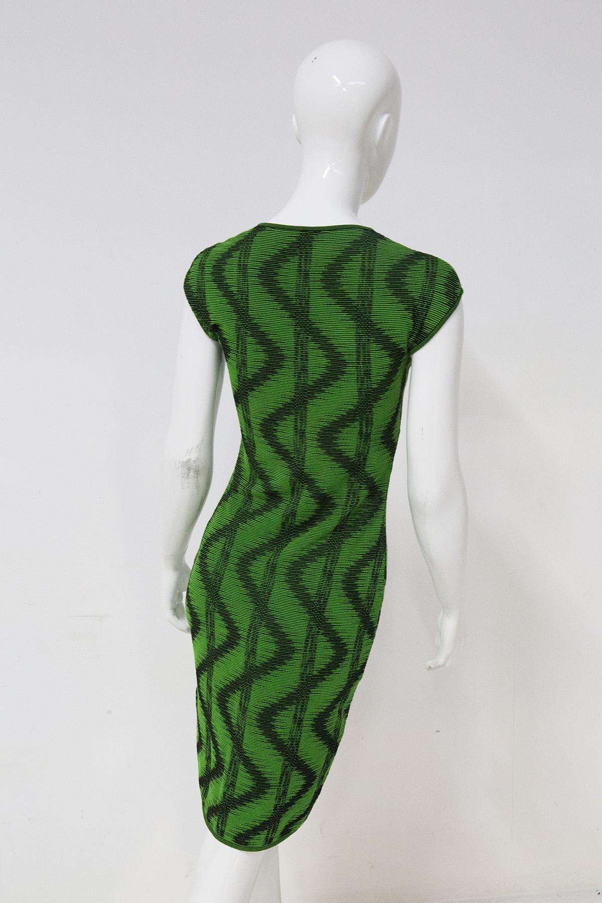 Elastic day dress by Missoni, label In Good Condition For Sale In Milano, IT