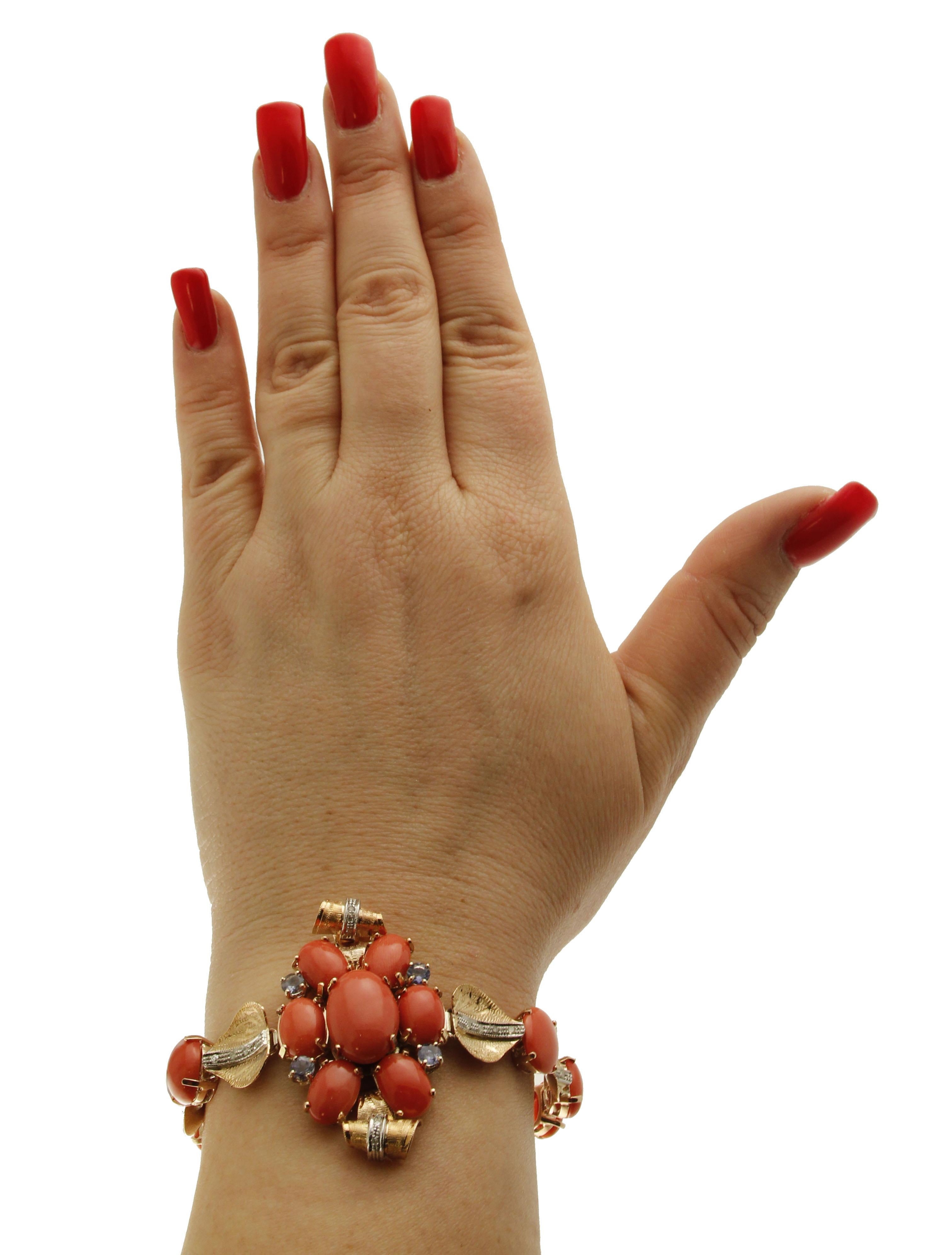 Bracelet en or rose, corail, diamants et iolite Pour femmes en vente