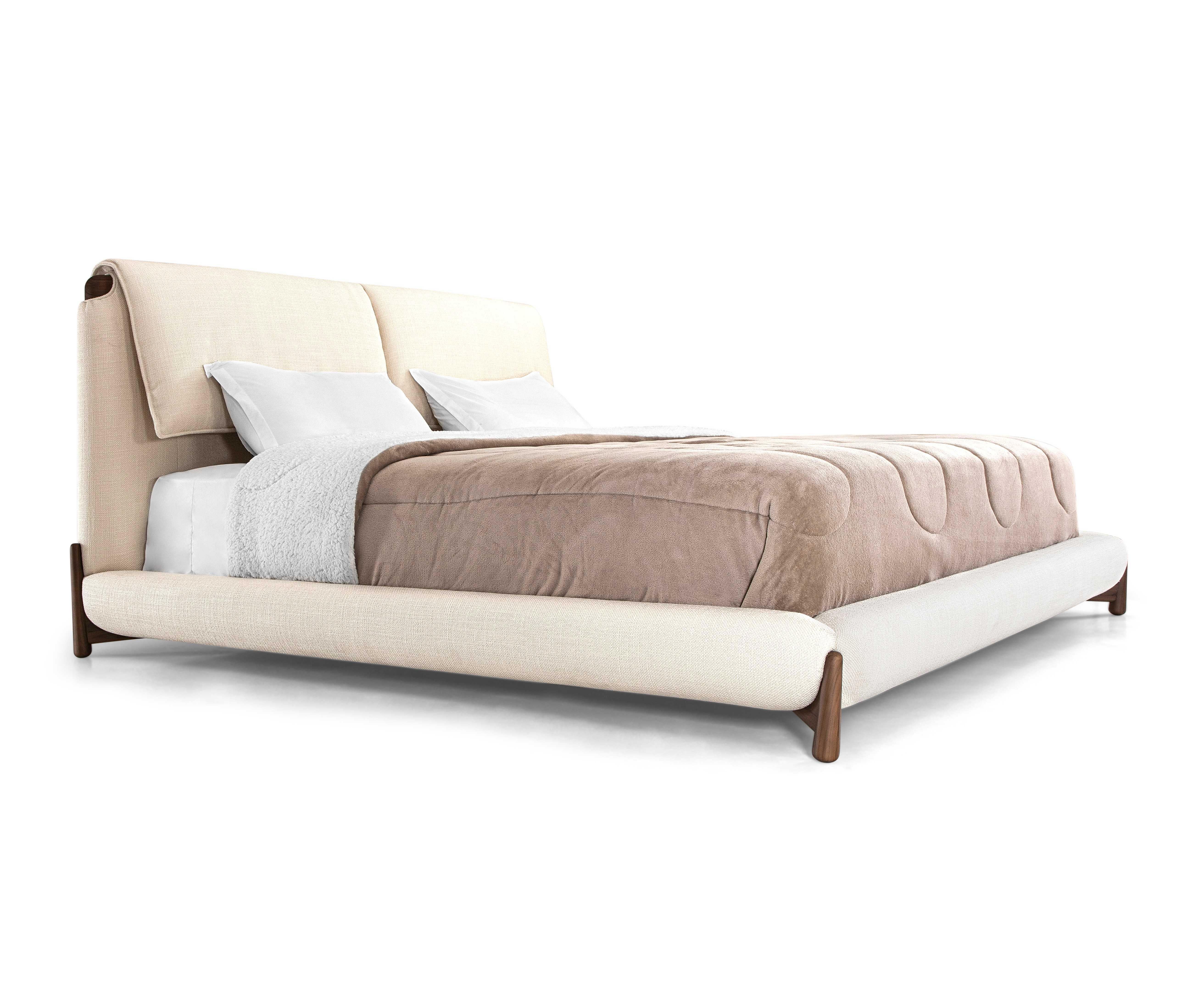 Moderne Lit King Size tapissé en tissu ivoire avec finition noyer, Elbow Line en vente