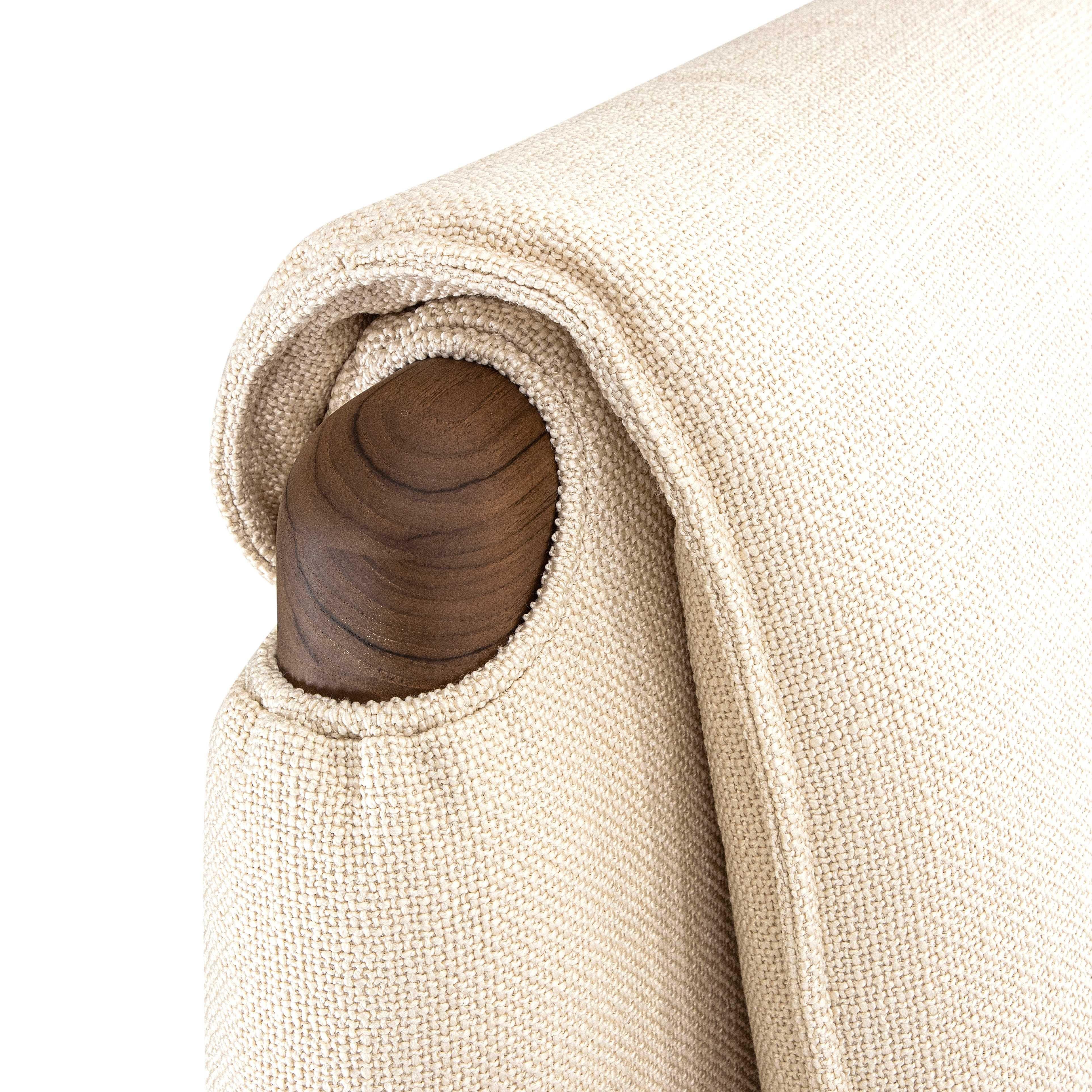 XXIe siècle et contemporain Lit King Size tapissé en tissu ivoire avec finition noyer, Elbow Line en vente