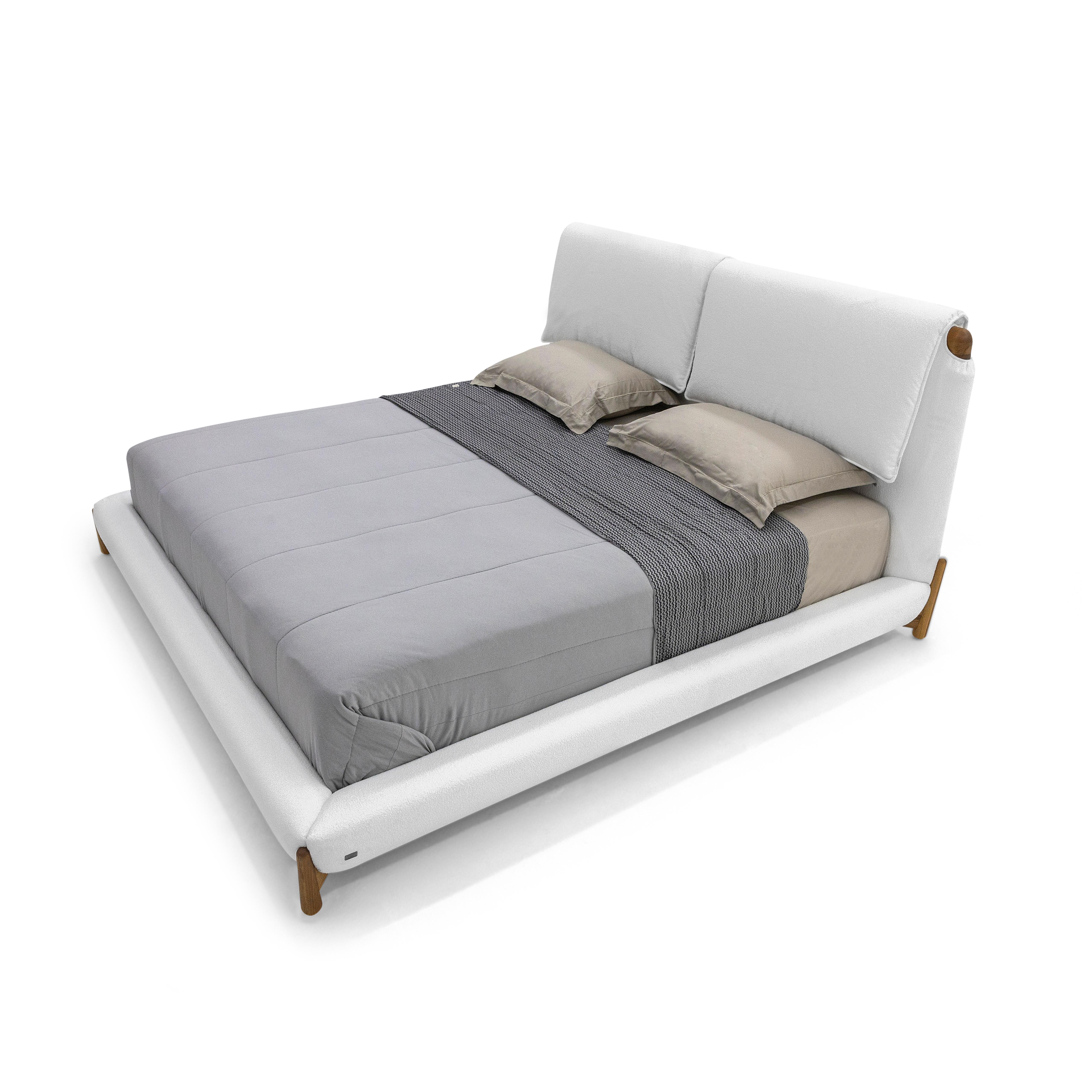 Lit king size personnalisable en teck avec revêtement en tissu blanc, collection Elbow en vente 3