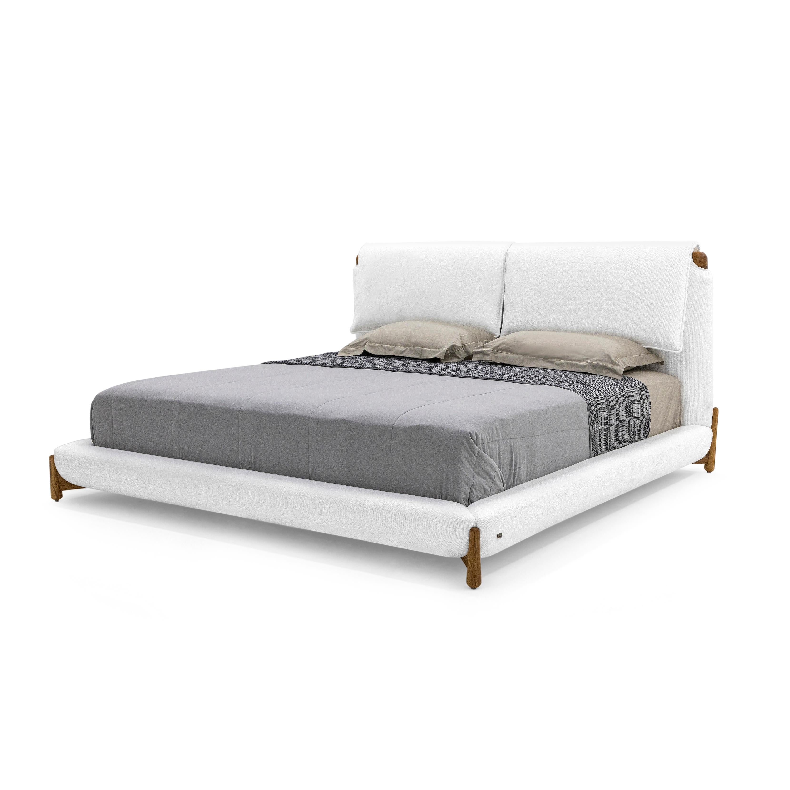 Tissu Lit king size personnalisable en teck avec revêtement en tissu blanc, collection Elbow en vente