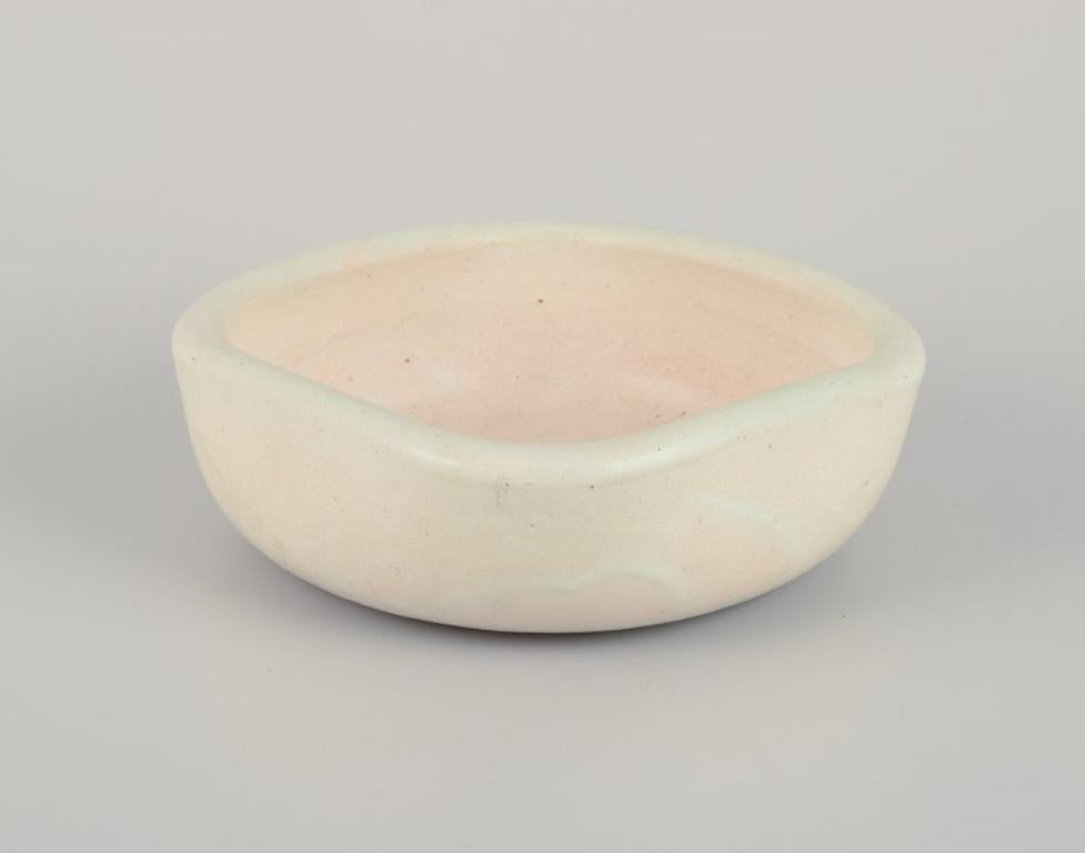 French Elchinger, France. Ceramic bowl with light-toned glaze. Ca. 1960 For Sale