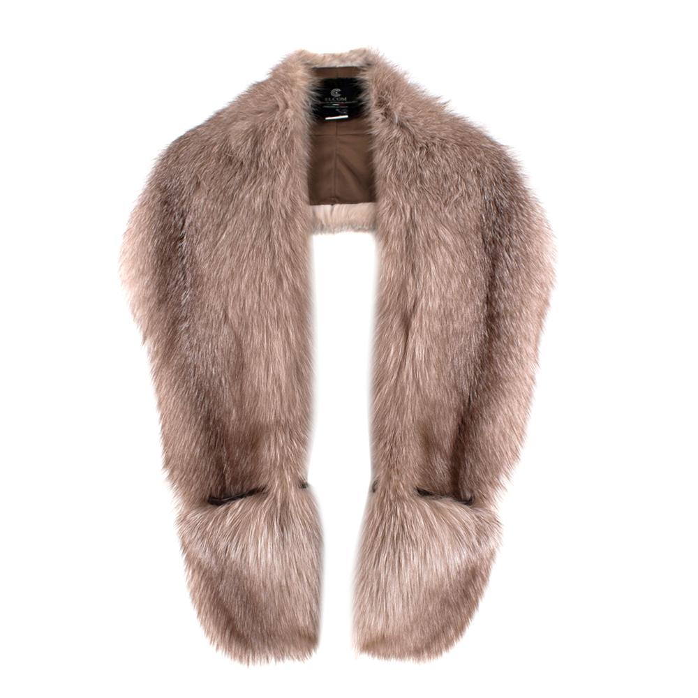 Elcom Beige Fox Fur Wrap Stole 

- Heavyweight fox fur scarf 
- Mixed taupe colouring 
- Leather-trimmed hand pockets 
- Concealed front large hook fastening 
- Beige satin lining 

Materials: 
Main - 100% Fox Fur 
Lining - 70% Acetate, 30% Cupro
