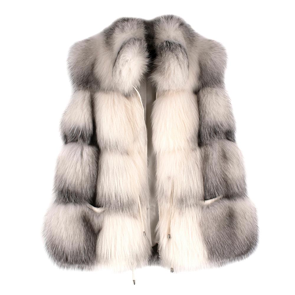 Elcom White and Grey Fox Fur Zipped Gilet

- Ultra thick fox fur gilet 
- Four horizontal white and grey fur pelts 
- Cream leather panelling between fur 
- Zipped front fastening 
- Leather trimmed front patch pockets 
- High neck
- Double leather