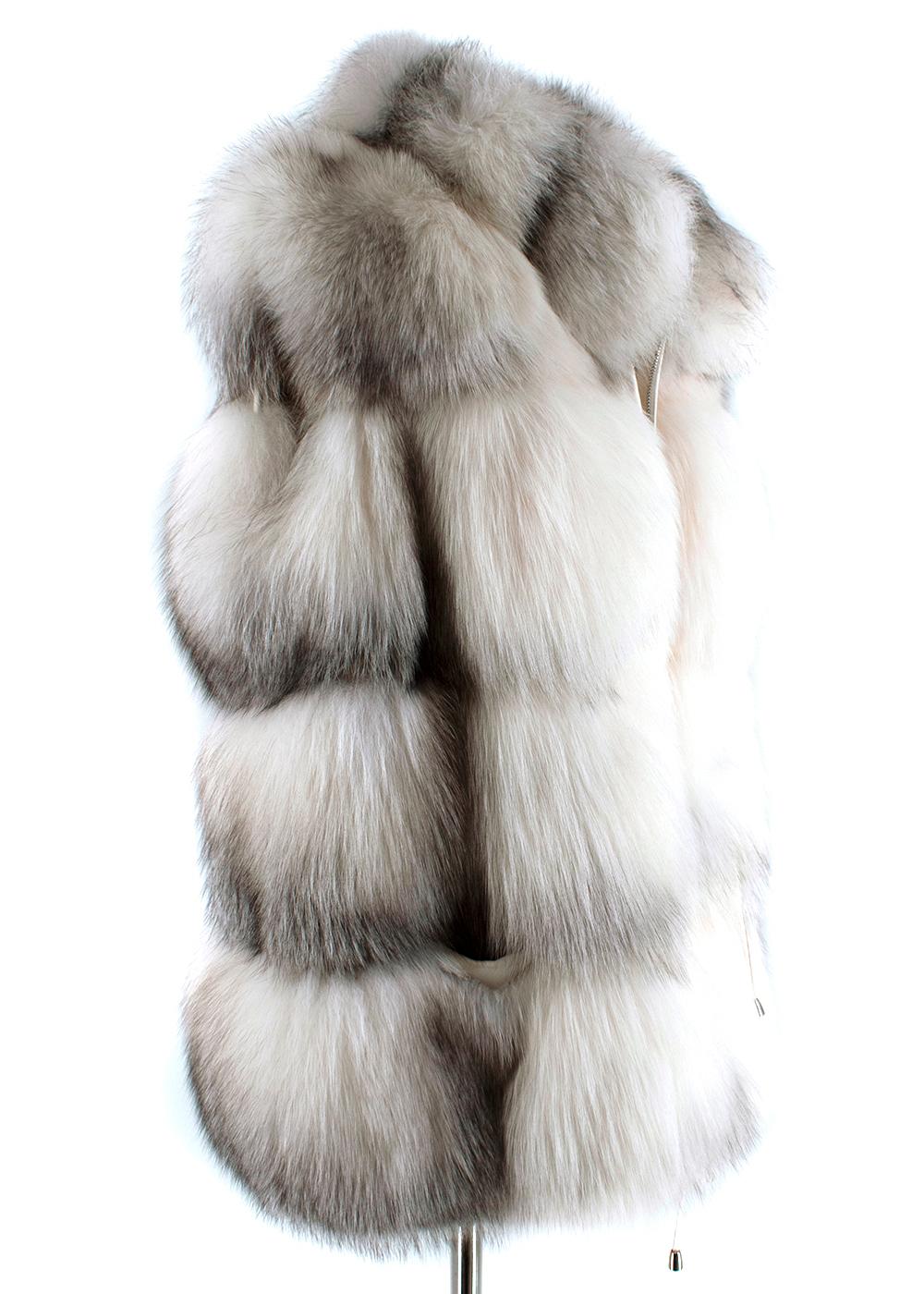 Women's or Men's Elcom White and Grey Fox Fur Zipped Gilet - One Size