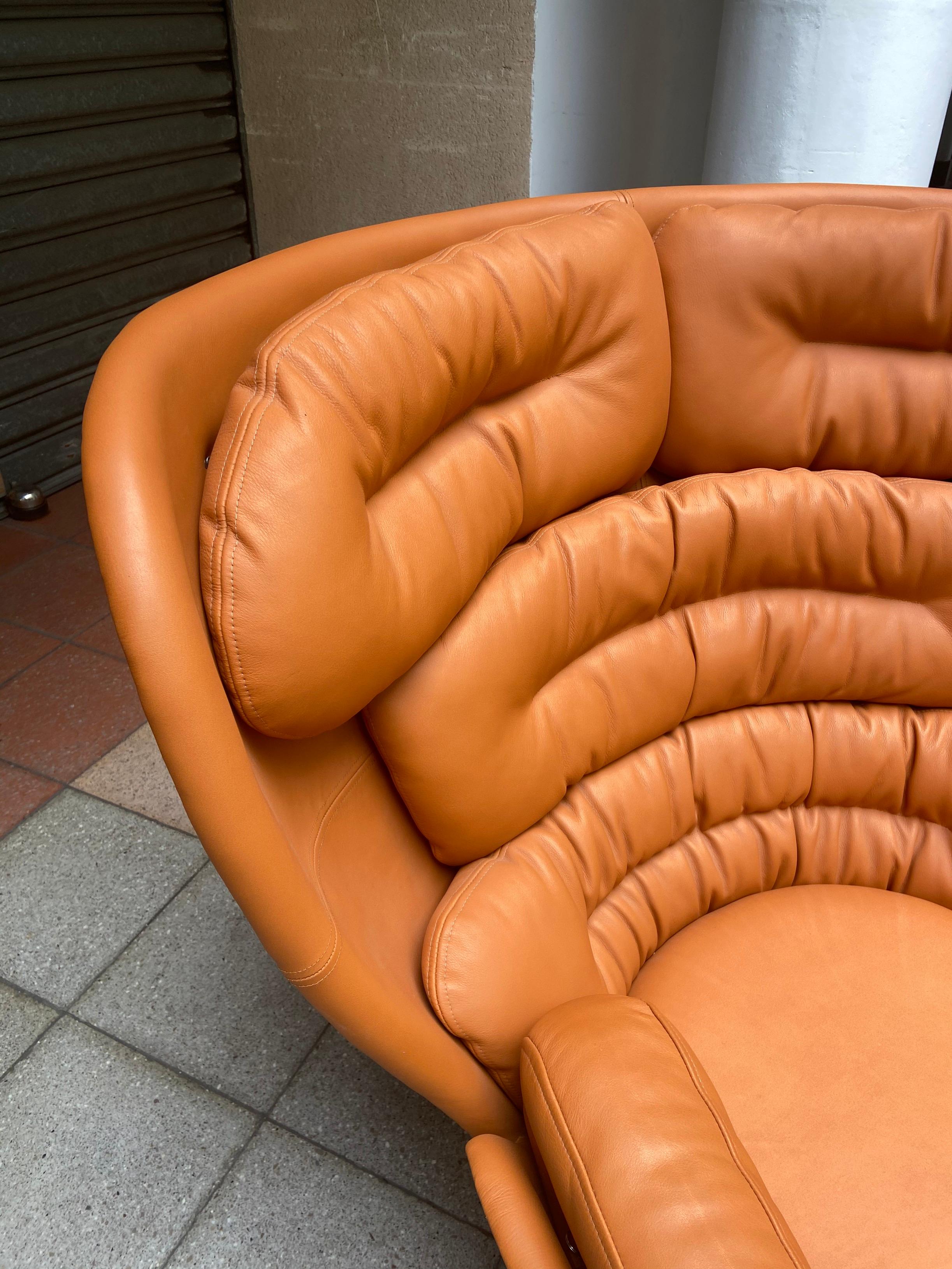 Joe Colombo Elda armchair, vintage
Edition comfort, circa 1972
Cognac leather / Completely redone by a saddler / Black fiberglass shell
H 93 CM X L 93 CM X D 93 CM
Very good condition.
    