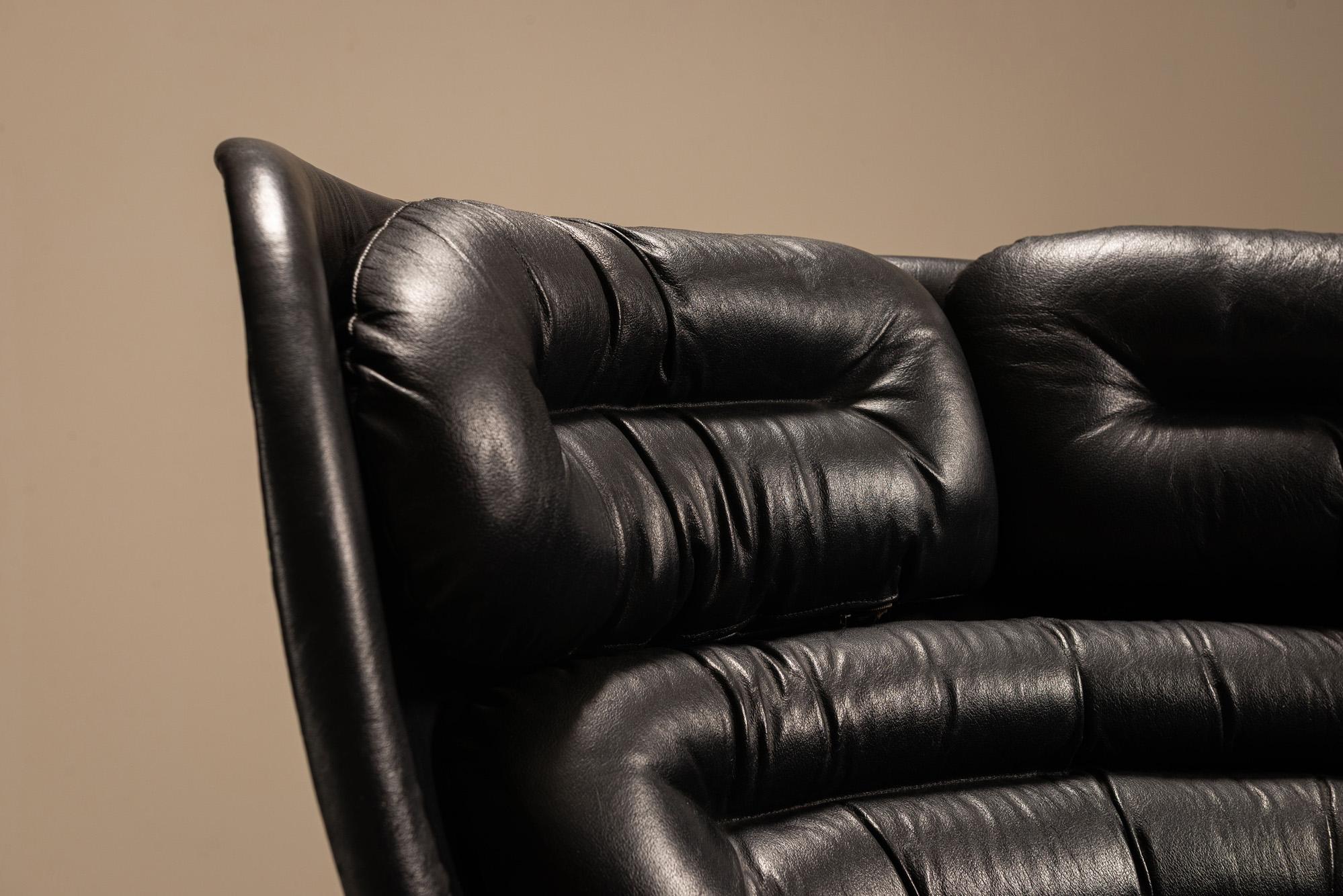 Sedia 'Elda' di Joe Colombo e Pouf Mario Brunu in pelle nera per il massimo comfort in vendita 4