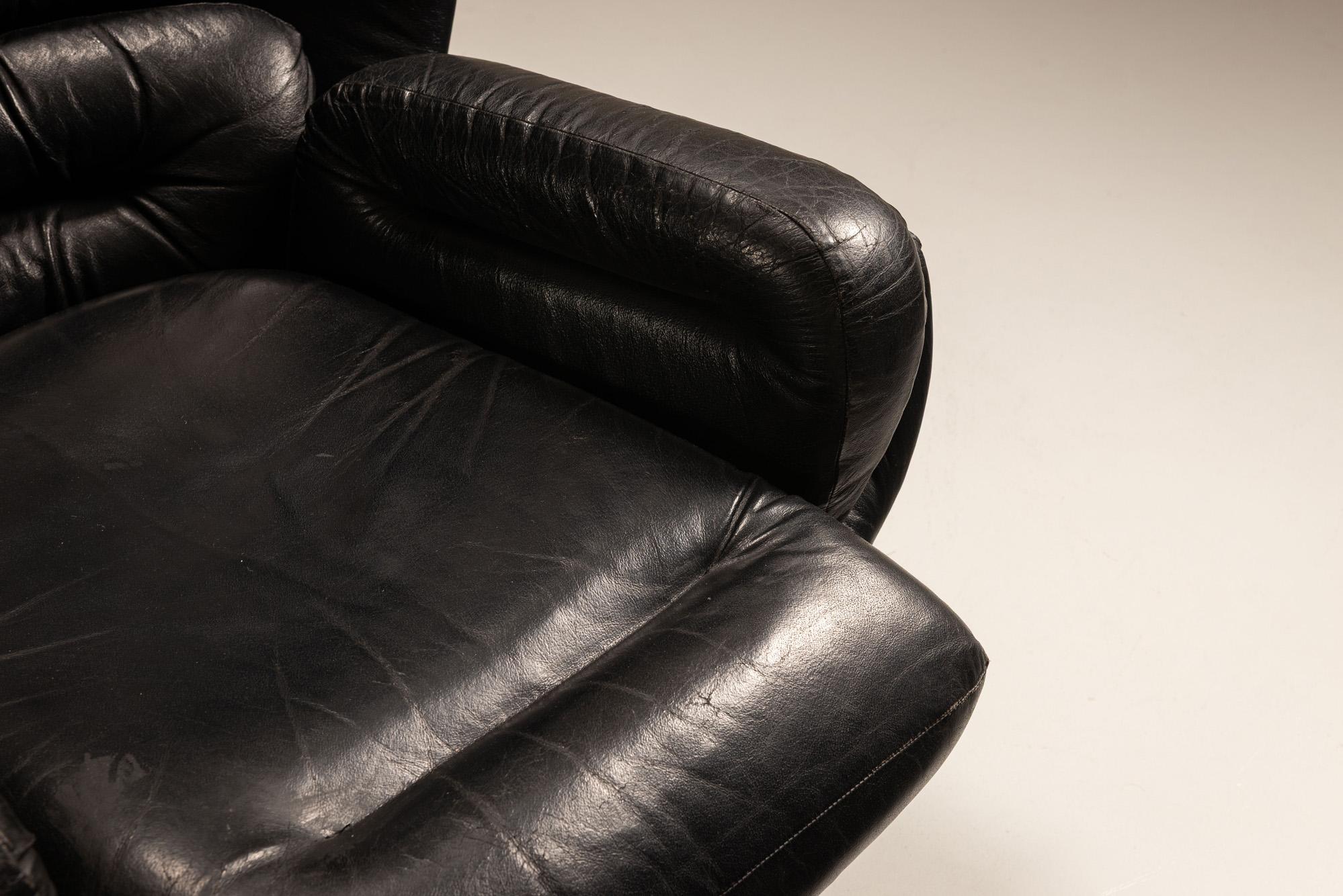 Sedia 'Elda' di Joe Colombo e Pouf Mario Brunu in pelle nera per il massimo comfort in vendita 6