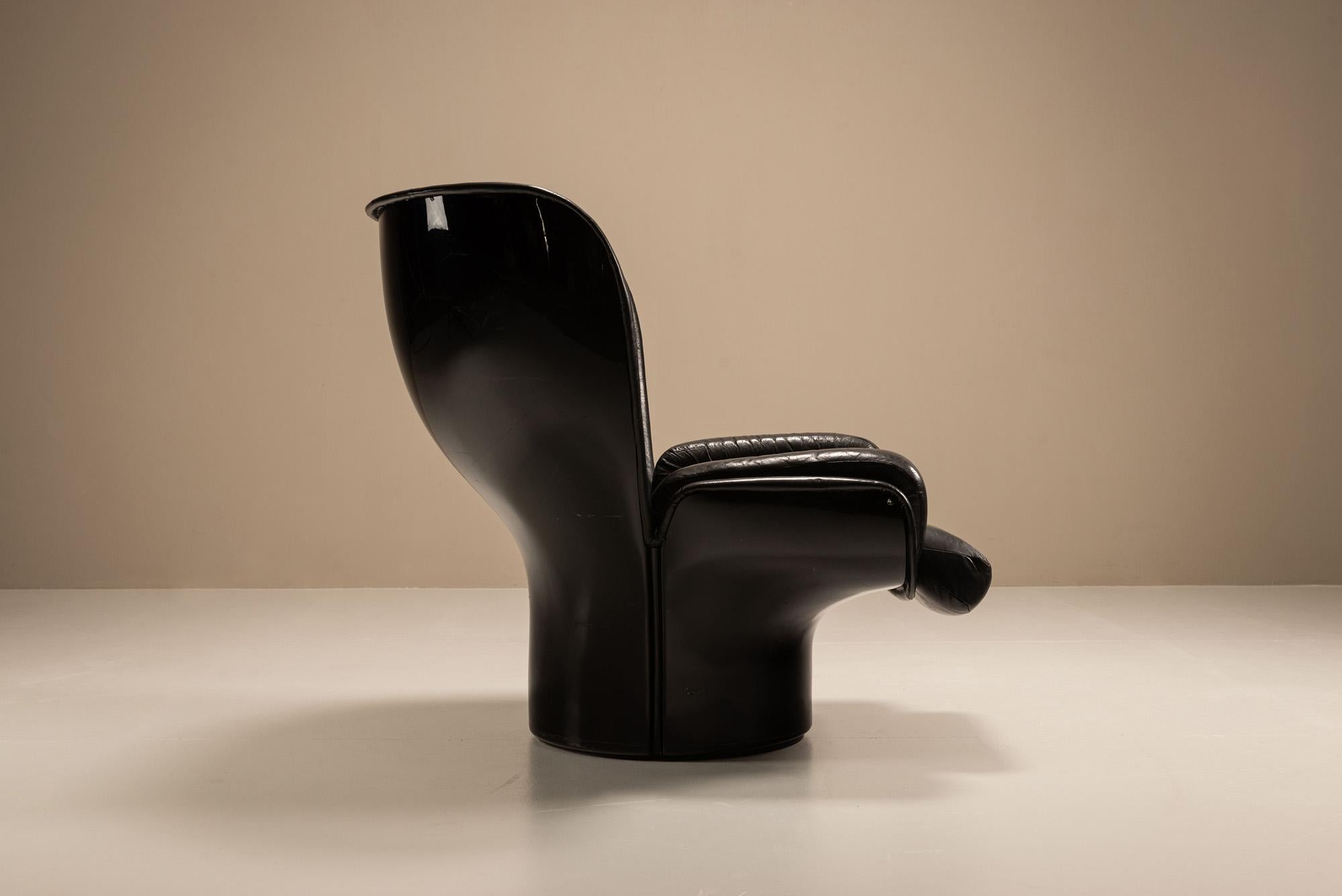 Sedia 'Elda' di Joe Colombo e Pouf Mario Brunu in pelle nera per il massimo comfort in vendita 1