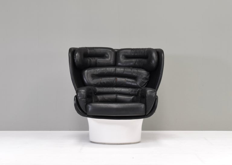 Iconic Elda swivel lounge chair by Joe Colombo for Comfort, Italy – circa 1960.
The leather has tears and wear. The fiberglass is in very good condition.

The ‘Elda’ chair is one of the most well-known designs of Italian designer Joe Colombo.