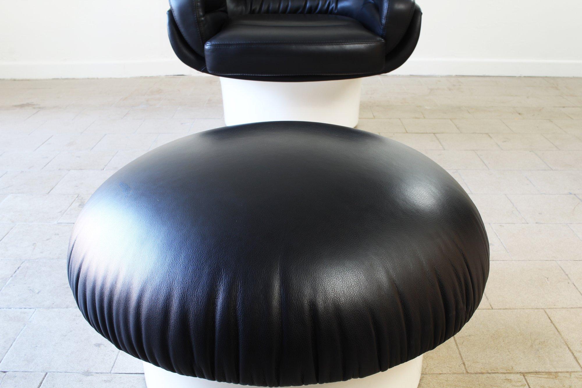 Joe Colombo Elda Chair + Ottoman Black Leather, White Fiberglass Shell In New Condition For Sale In Izegem, BE