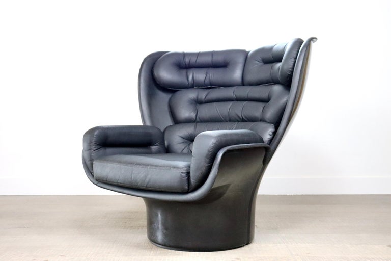 Iconic design chair by top designer Joe Colombo. The Elda chairs were produced by Comfort Italy from the early 60s. The rotating black fibreglass shell gives the chair a clean look and complements the beautiful black Italian leather seating