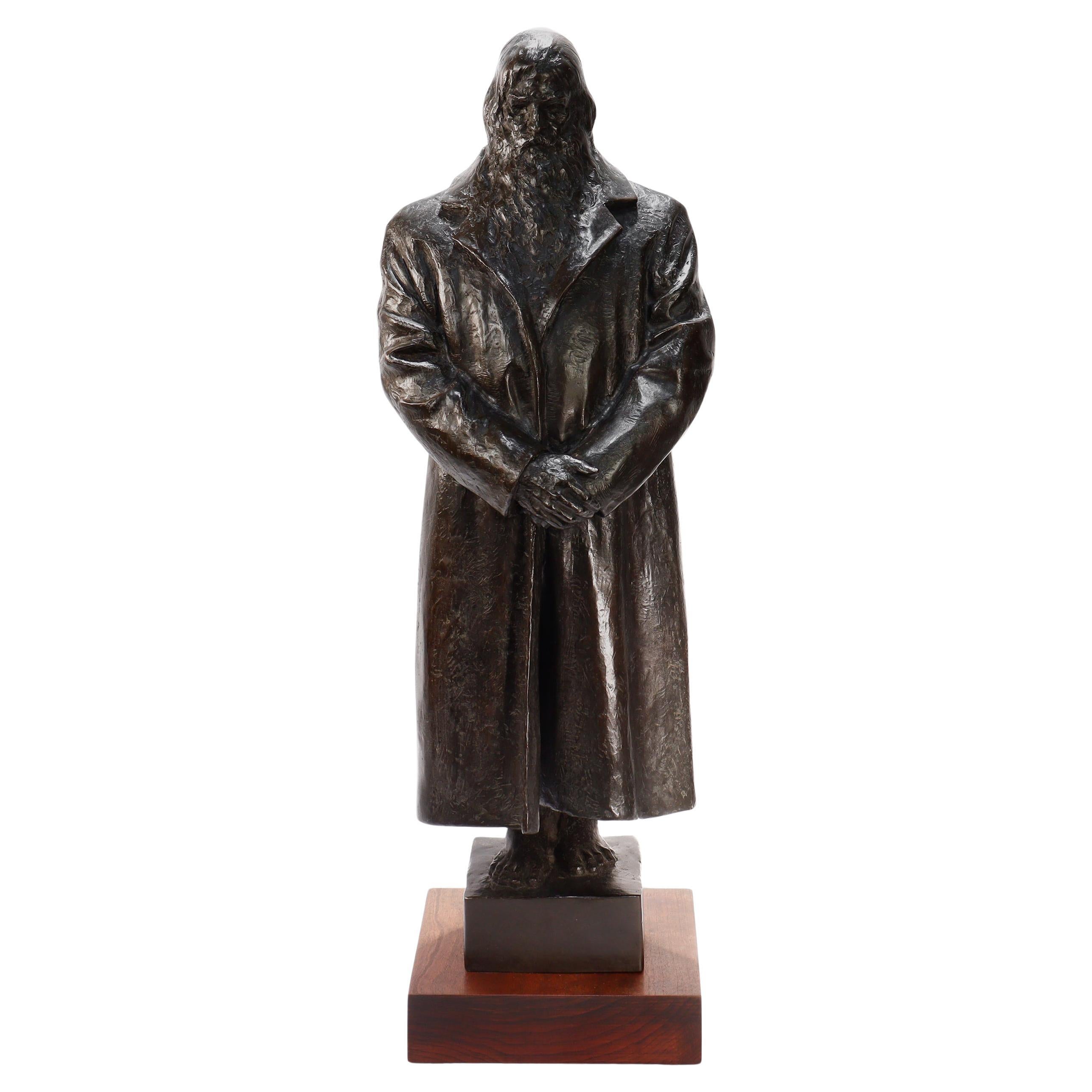 Elder, una scultura in bronzo maschile a figura intera di Julia Levitina in vendita