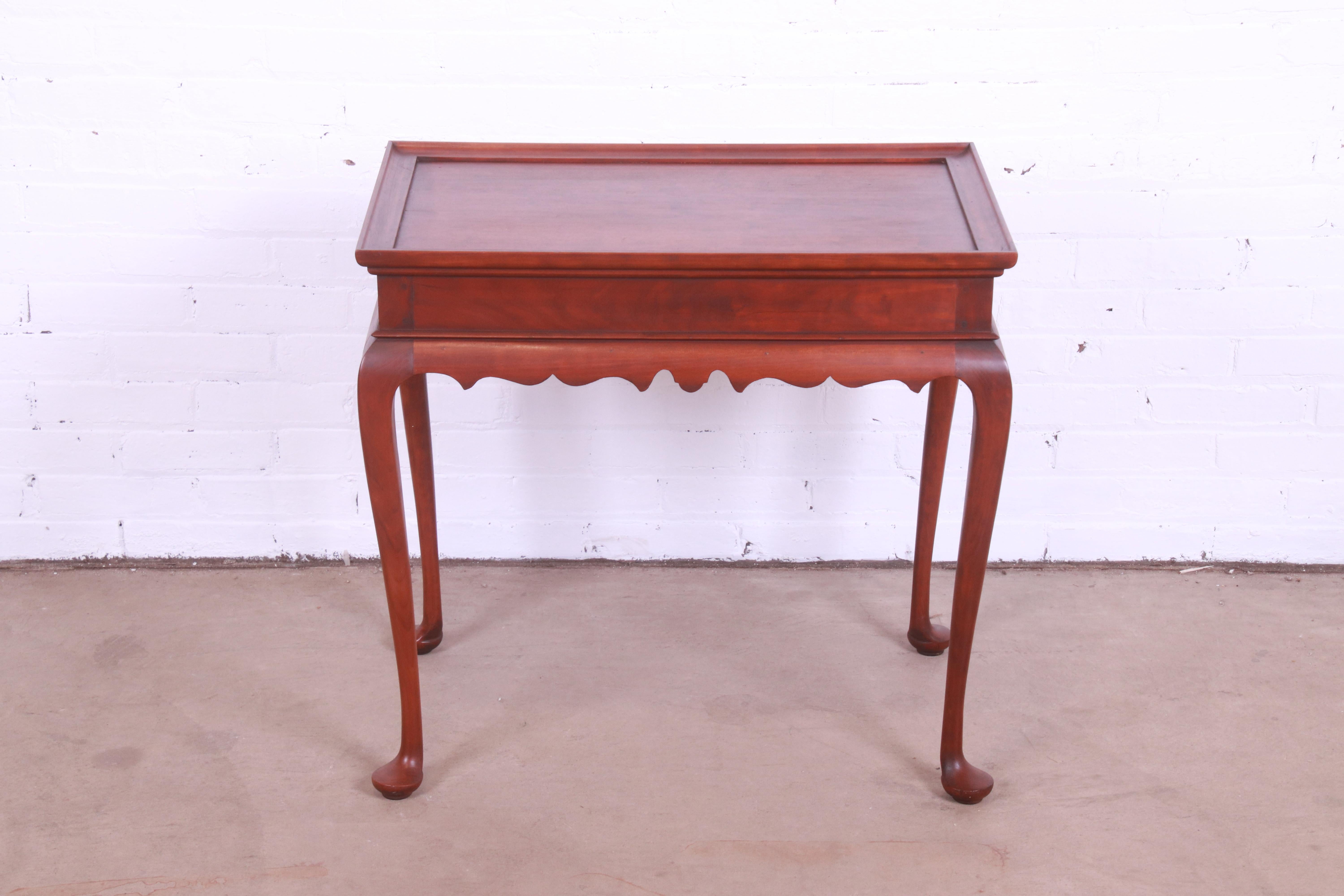 Eldred Wheeler Queen Anne Cherry Wood Tea Table In Good Condition In South Bend, IN