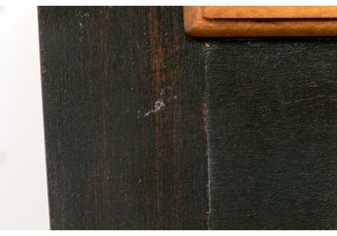 Eldred Wheeler, Queen Anne-Stil, Tiger-Ahorn-Beistelltisch mit Schublade im Angebot 4