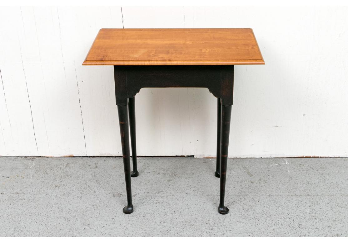 Eldred Wheeler, Queen Anne-Stil, Tiger-Ahorn-Beistelltisch mit Schublade im Angebot 2