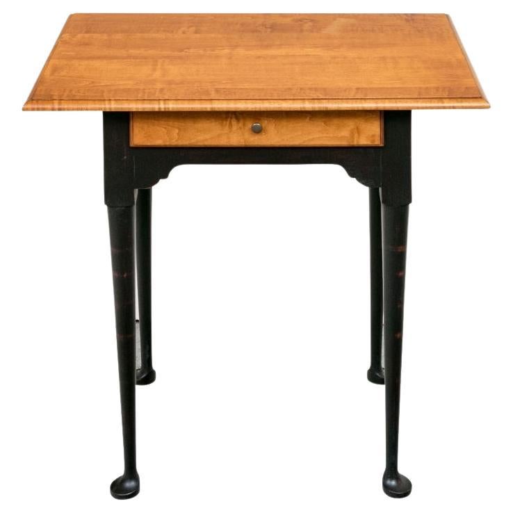 Eldred Wheeler, Queen Anne-Stil, Tiger-Ahorn-Beistelltisch mit Schublade