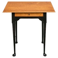 Eldred Wheeler, Queen Anne-Stil, Tiger-Ahorn-Beistelltisch mit Schublade