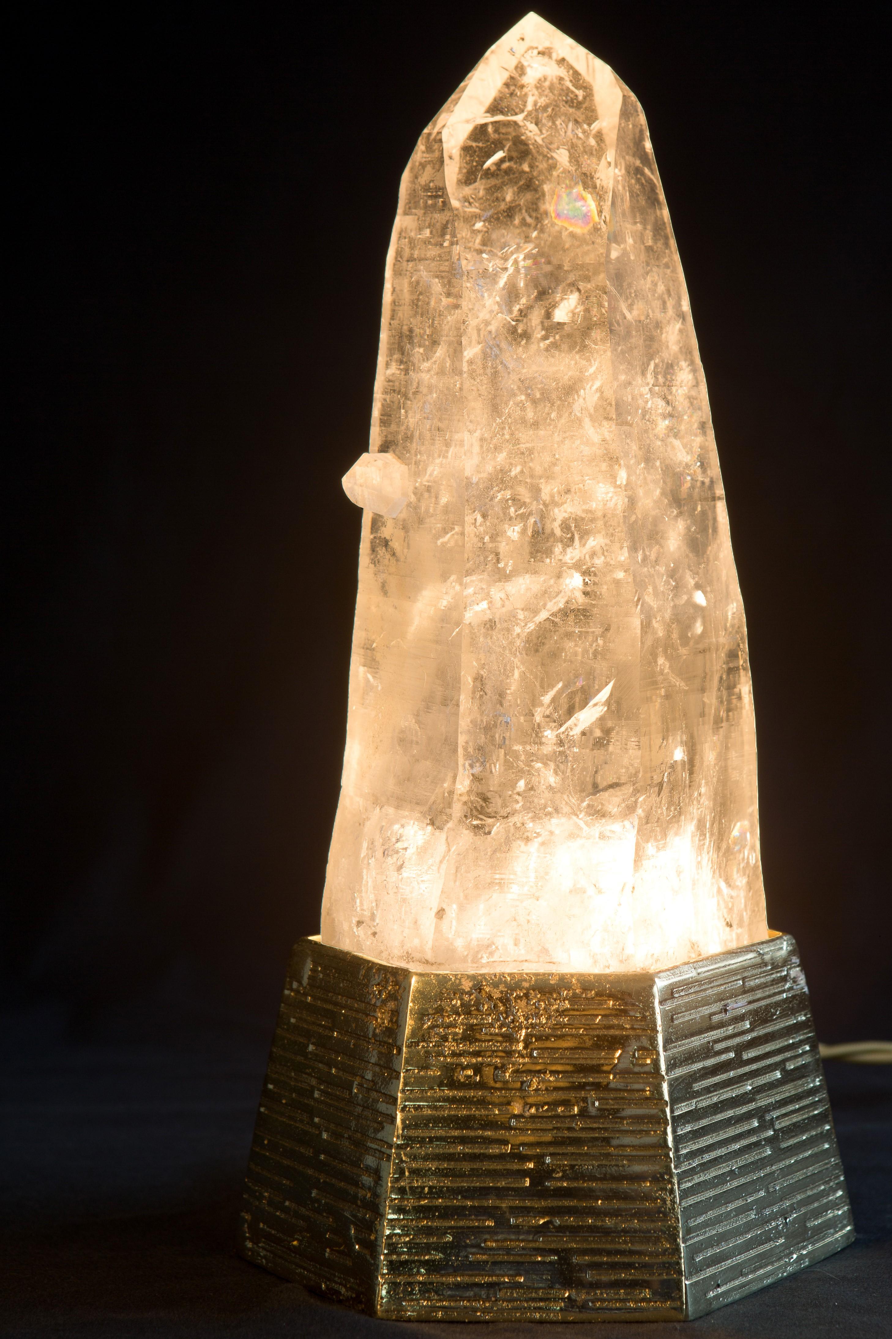 Ele natural quartz table lamp by Demian Quincke
Dimensions: diameter 13 x height 33 cm
Materials: Casted bronze base and extra natural quartz point with bud

5W, GU-10 Led light inside, Bi-Volt 110/220 V
4.1 kg natural rock crystal point, 2.1
