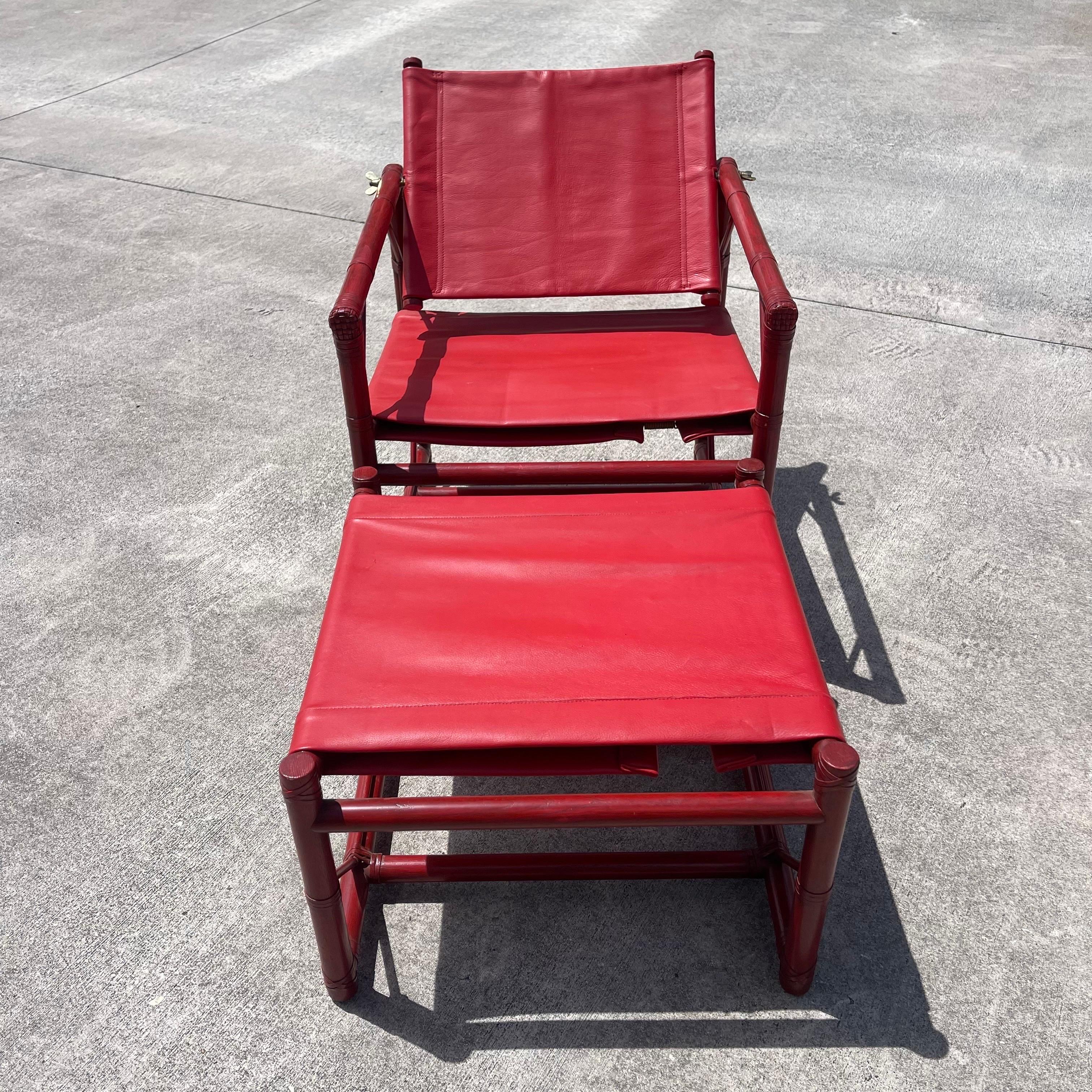 Eleanor Forbes für McGuire Roter Rattan Offiziersstuhl Campaigner Lounge Ottoman (20. Jahrhundert) im Angebot