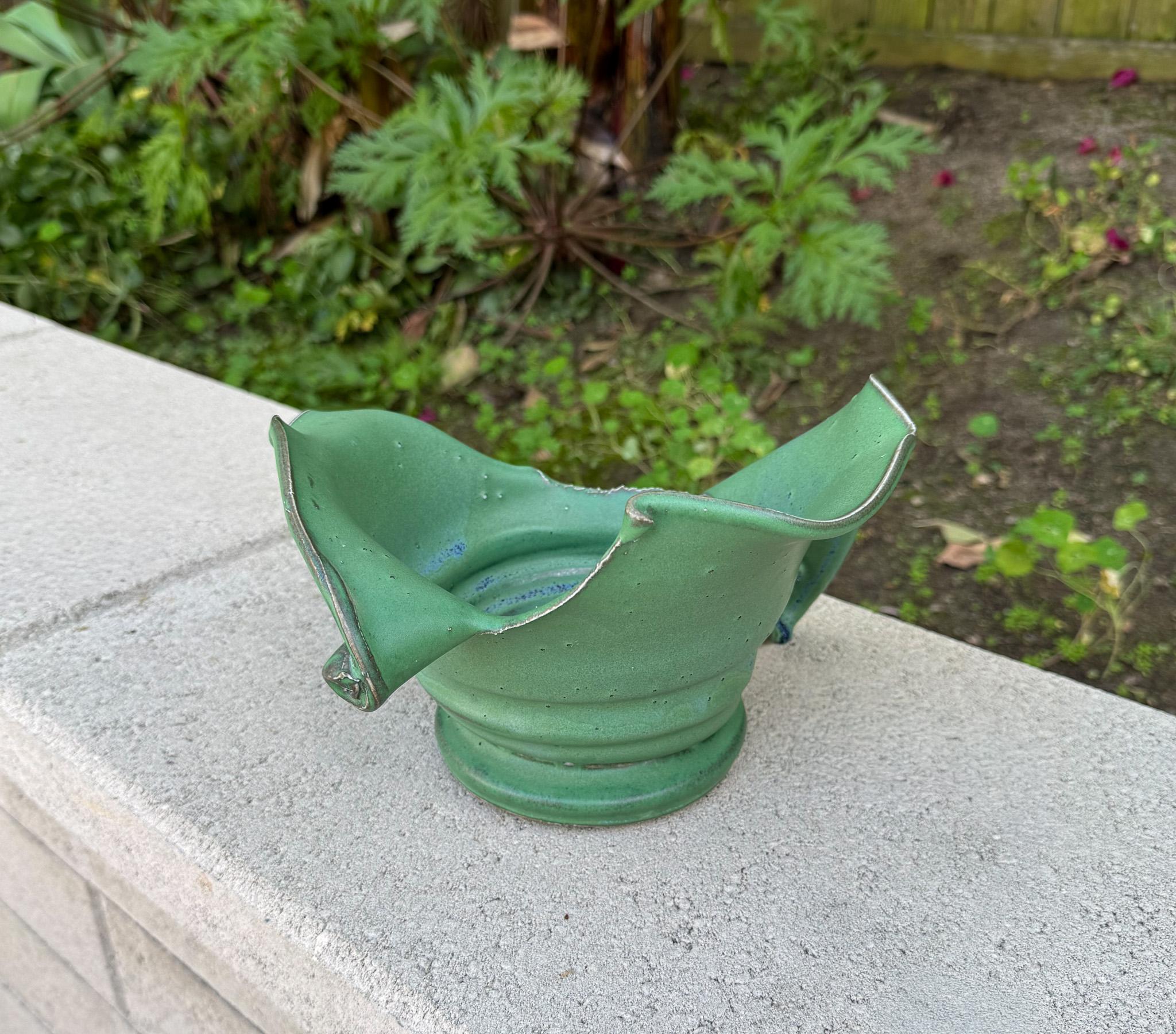 Vaso scultoreo moderno in ceramica di Eleanor Myers, Oregon, anni '90 in vendita 2