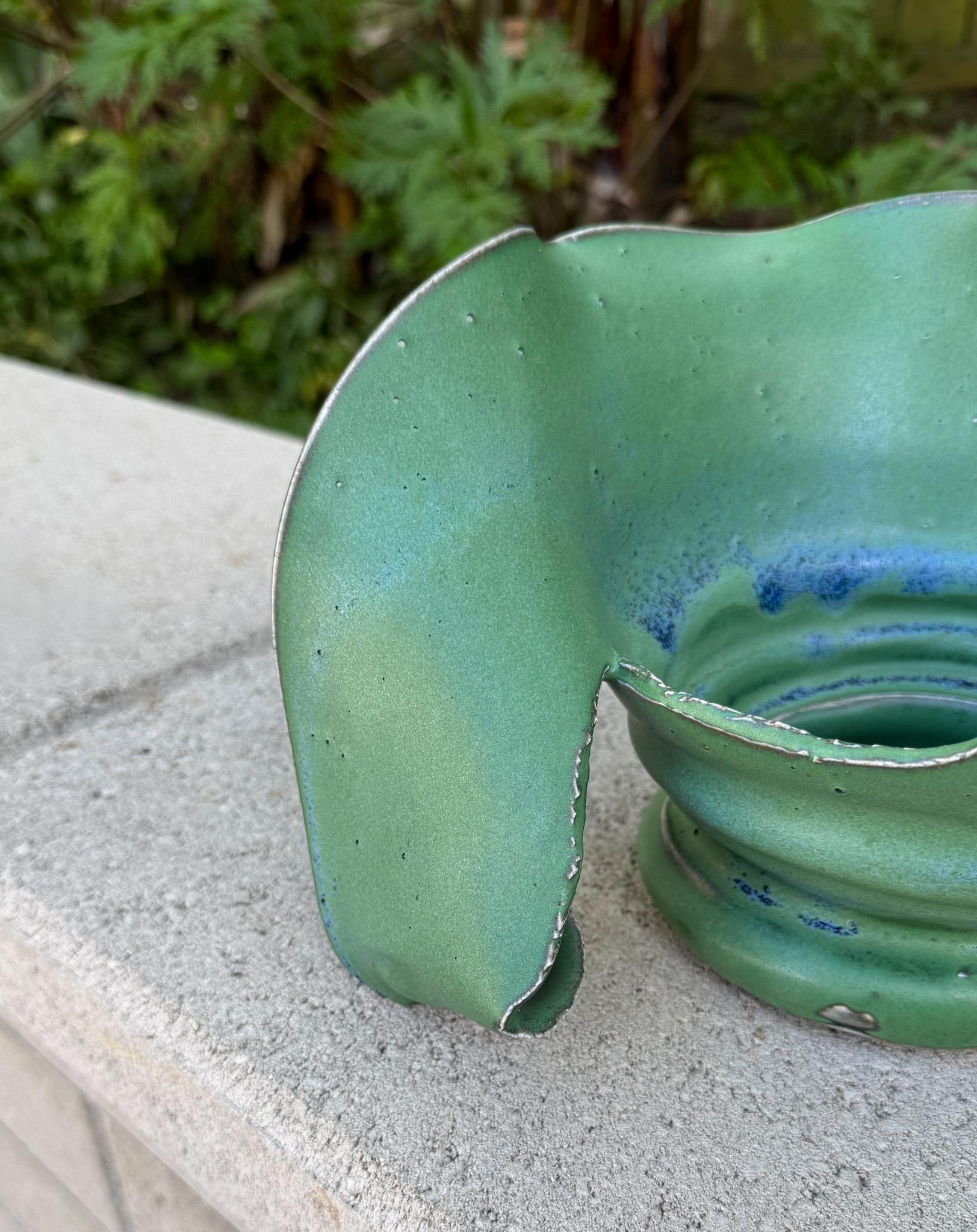 Americano Vaso scultoreo moderno in ceramica di Eleanor Myers, Oregon, anni '90 in vendita