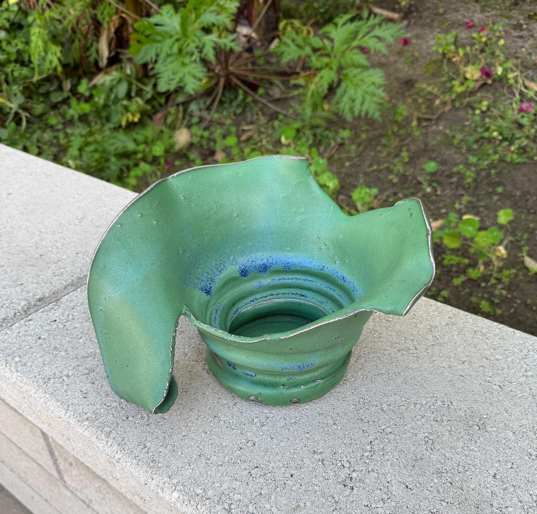 XX secolo Vaso scultoreo moderno in ceramica di Eleanor Myers, Oregon, anni '90 in vendita