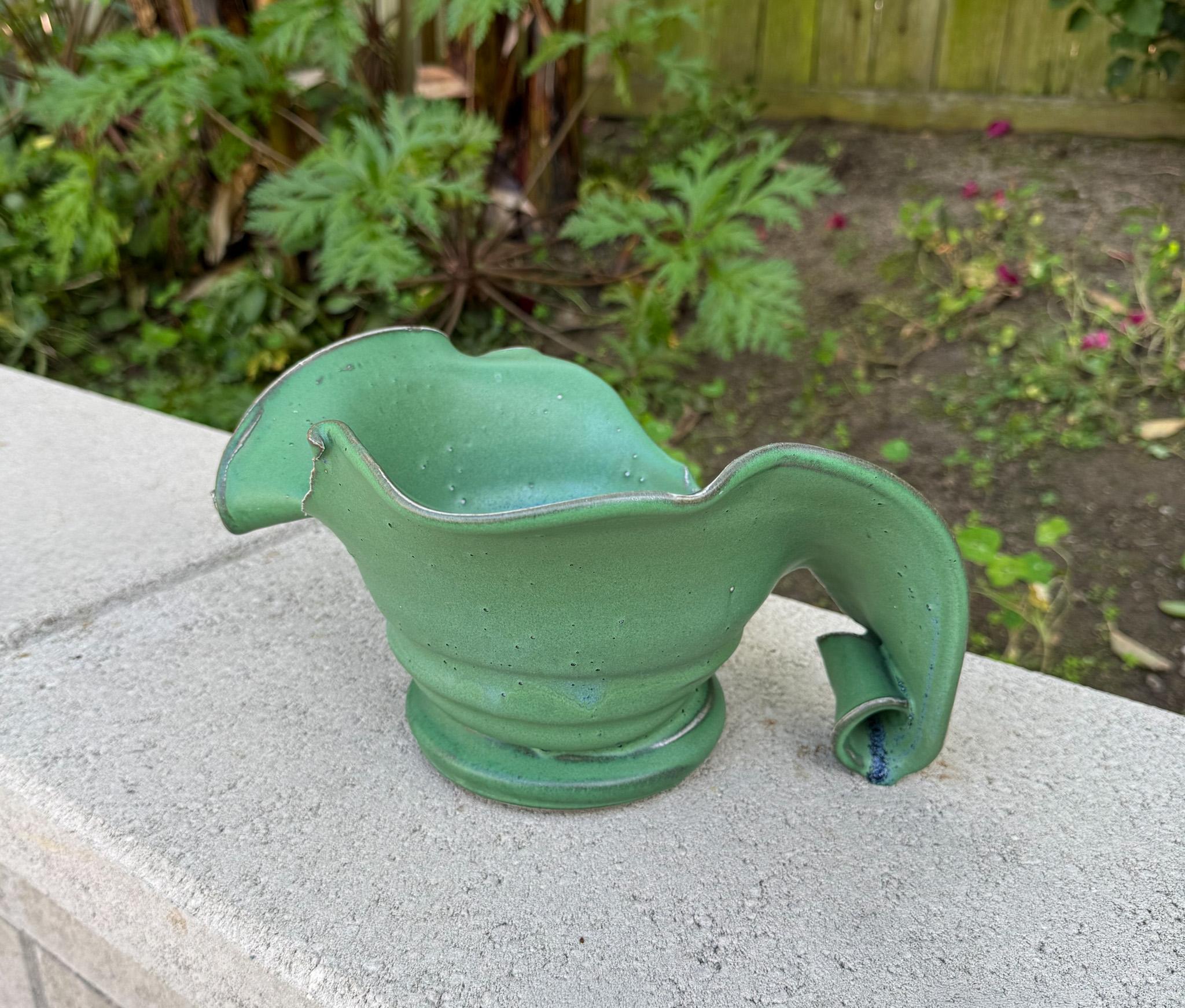 Vaso scultoreo moderno in ceramica di Eleanor Myers, Oregon, anni '90 in vendita 1