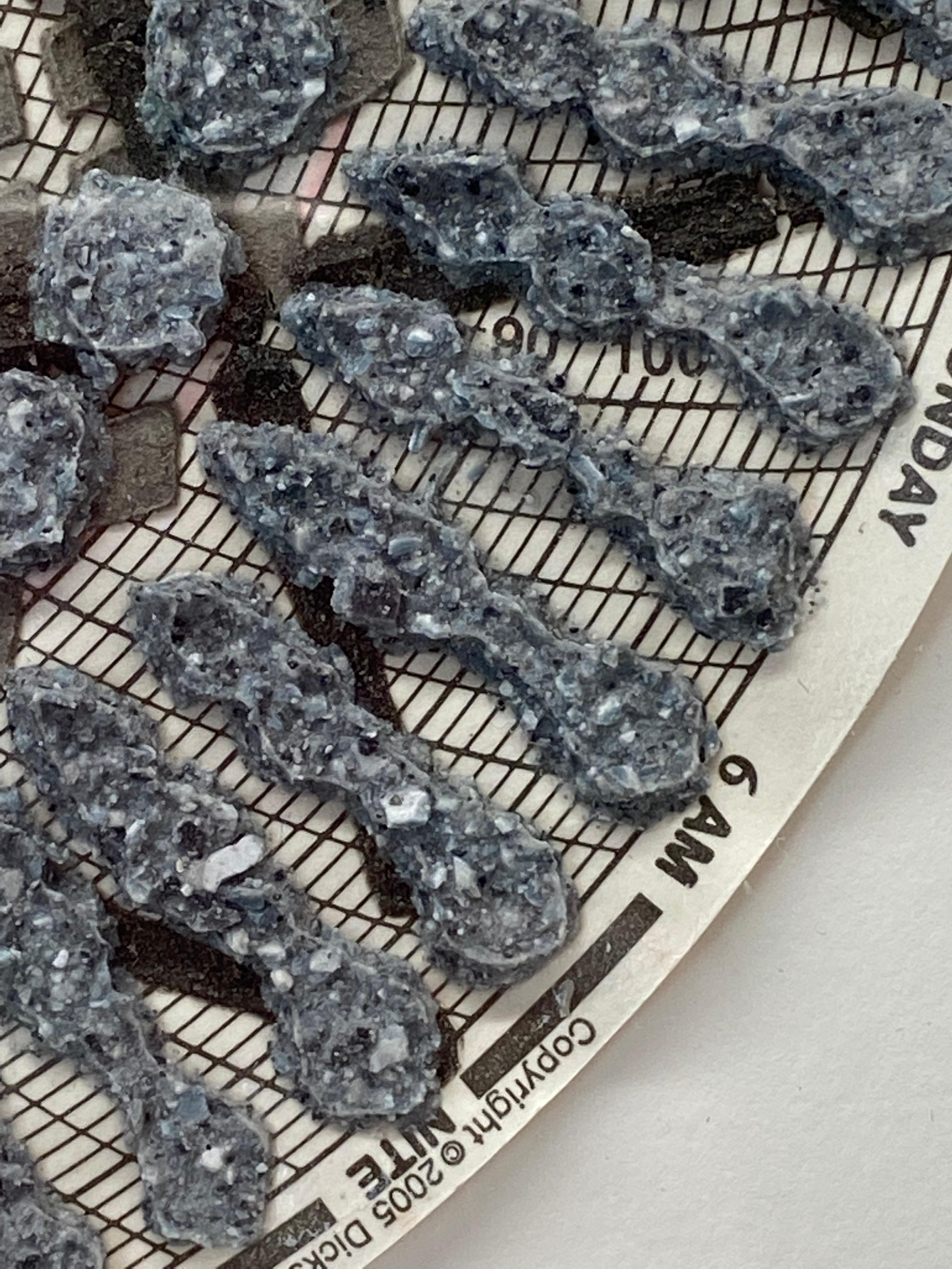 Gráfico Mandala Uno - Gris Azul Carbón Cáscara de Huevo Círculo Moteado, 2018 en venta 9