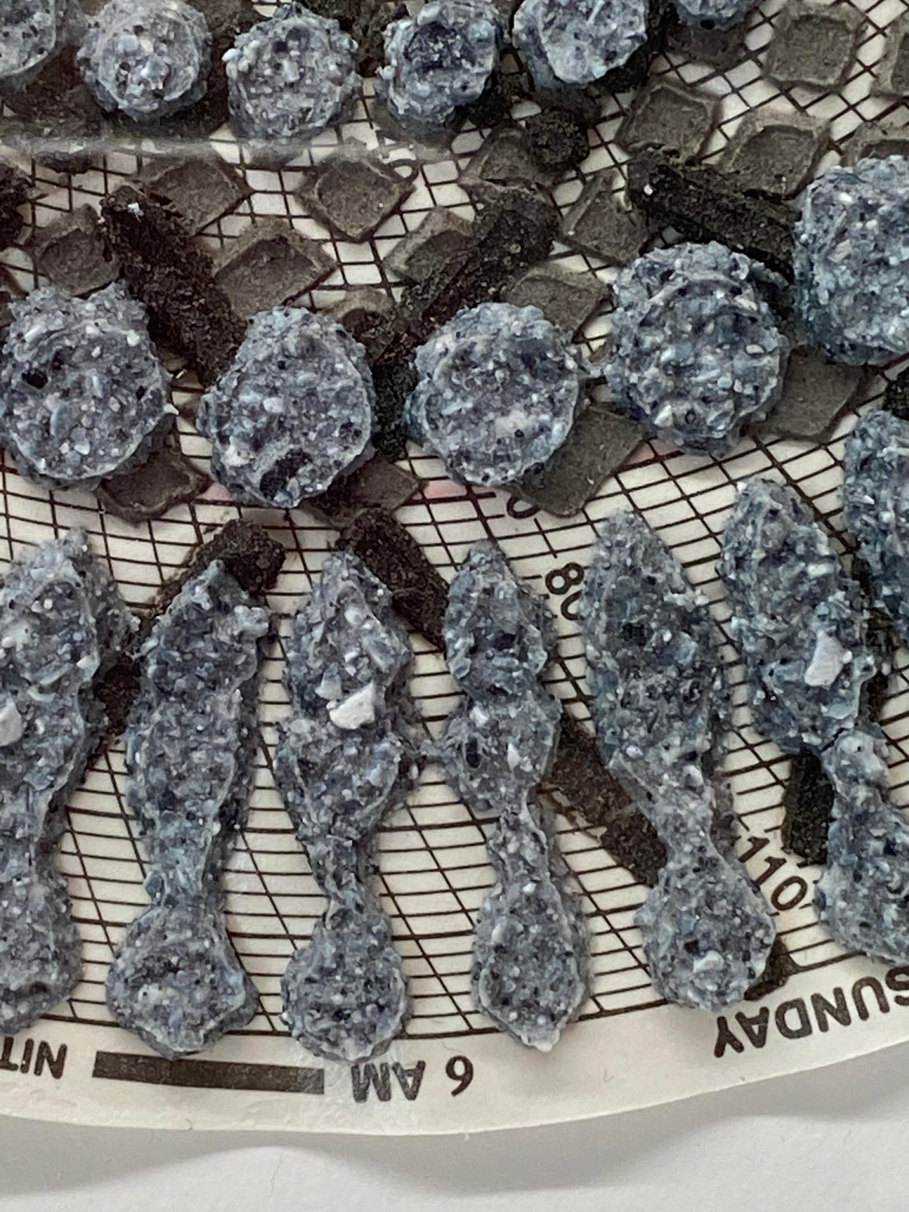 Graph Mandala One - Technique mixte cercle à motifs gris, bleu anthracite texturé en vente 7