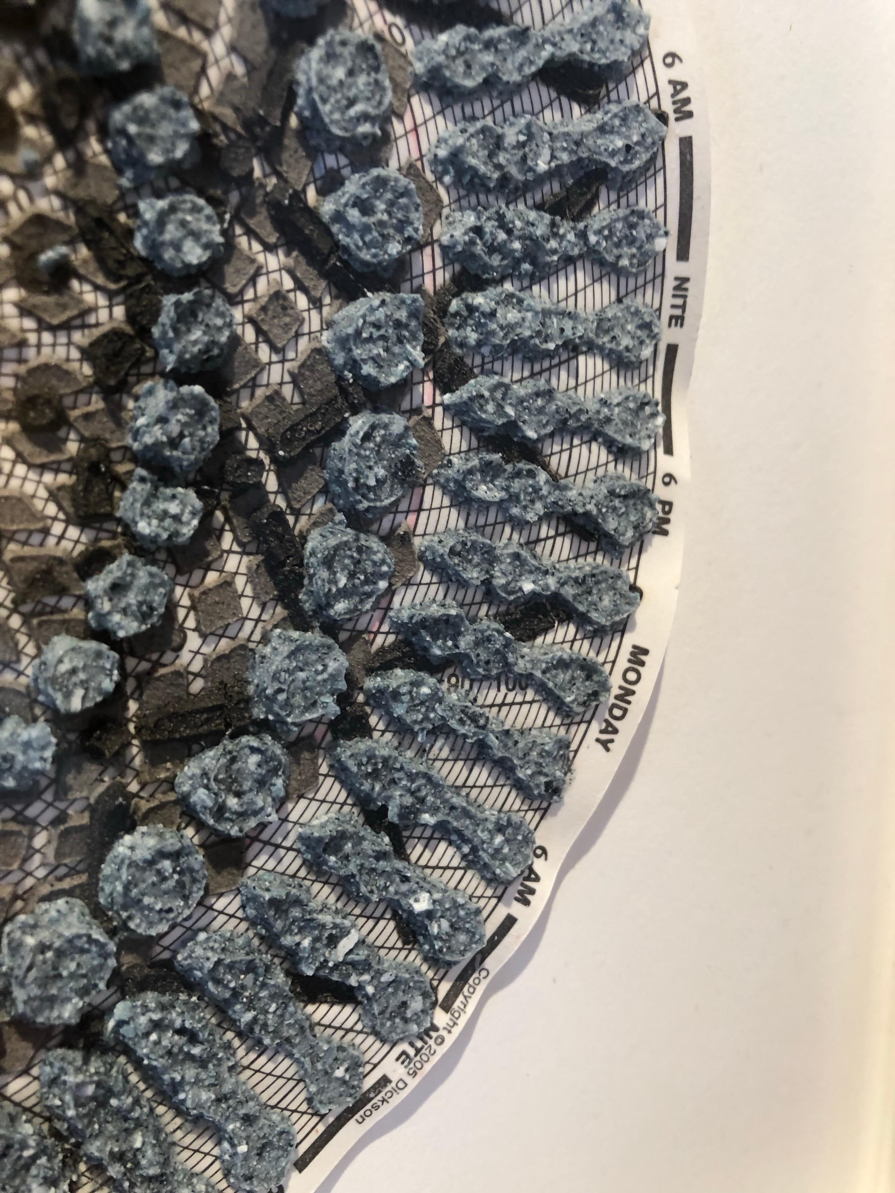 Graph Mandala One - Technique mixte cercle à motifs gris, bleu anthracite texturé en vente 10