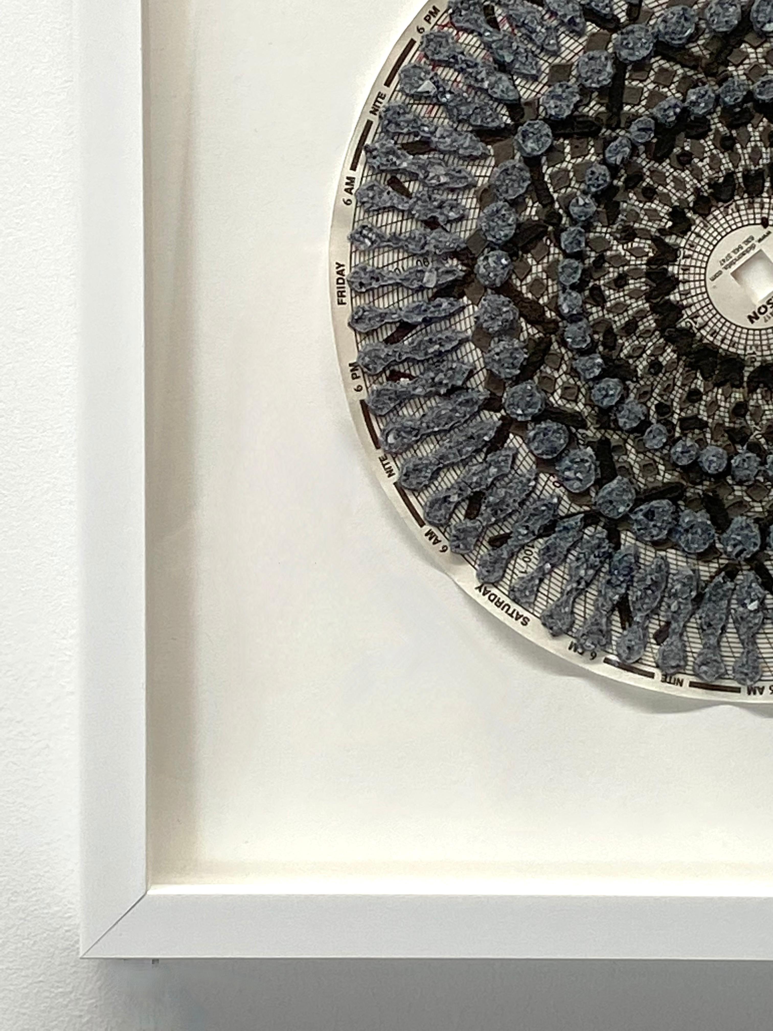 Graph Mandala One - Technique mixte cercle à motifs gris, bleu anthracite texturé en vente 1