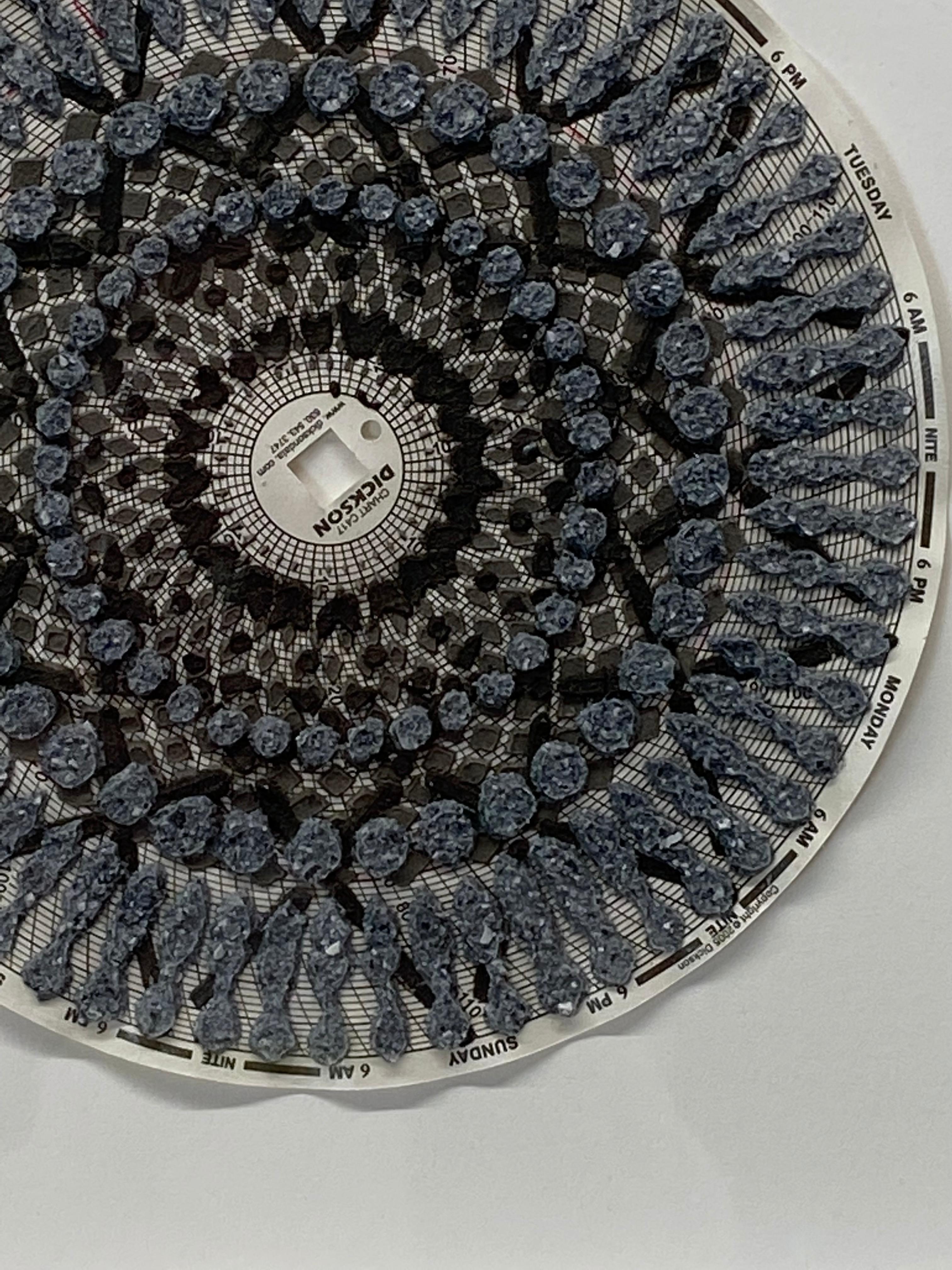 Graph Mandala One - Technique mixte cercle à motifs gris, bleu anthracite texturé en vente 2