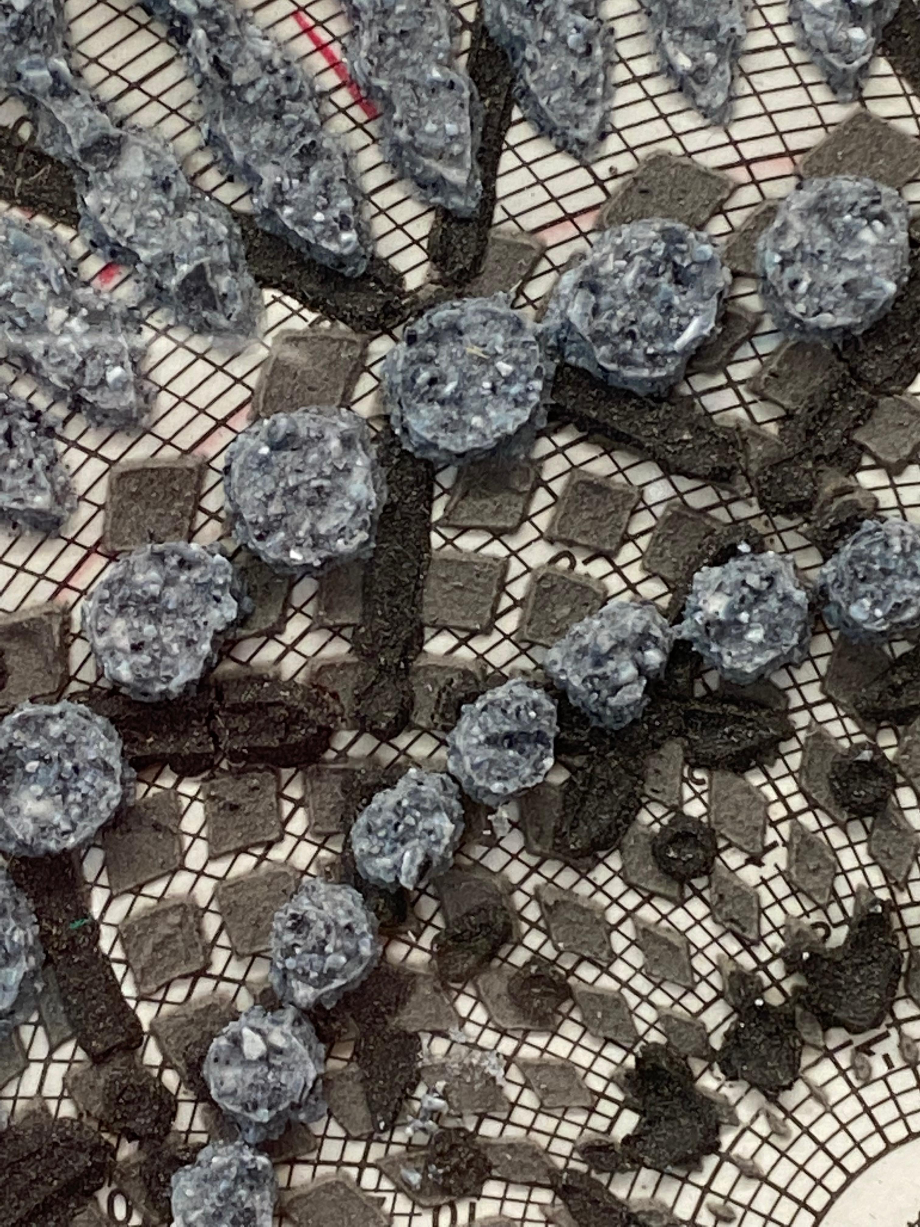 Graph Mandala One - Technique mixte cercle à motifs gris, bleu anthracite texturé en vente 4
