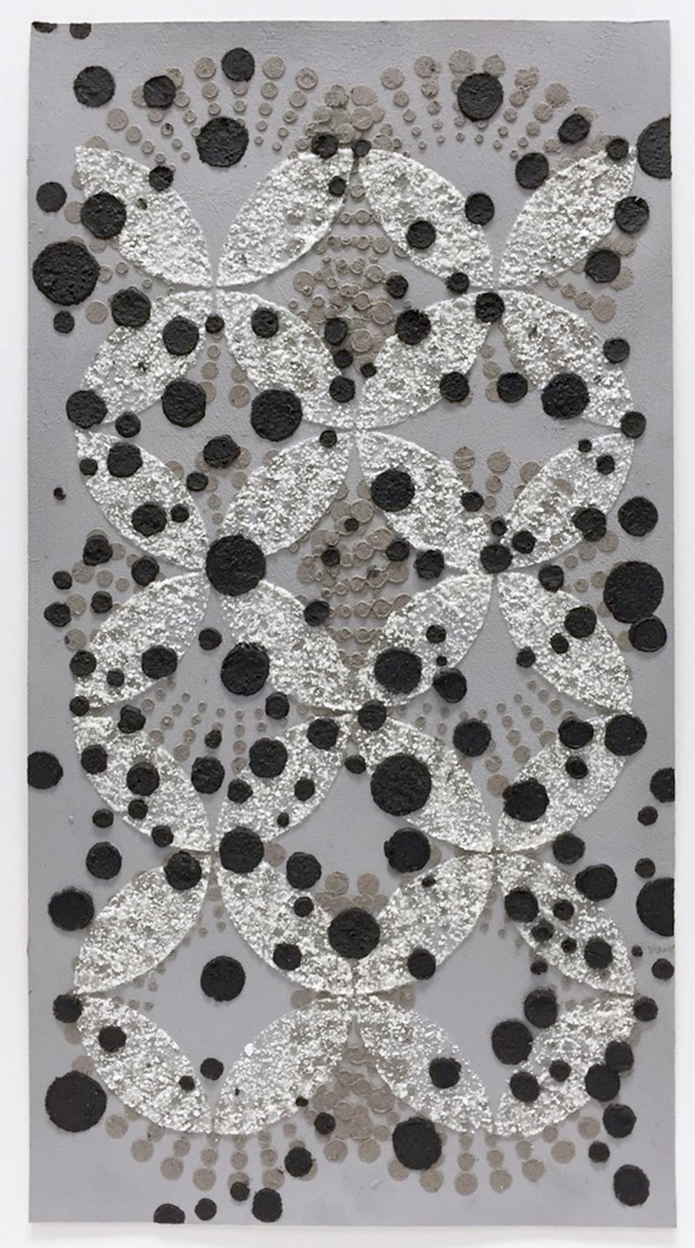 Senza titolo Dot Dot Dot neri su due motivi - Tecnica mista Guscio d'uovo Cenere Nero Grigio, 2017