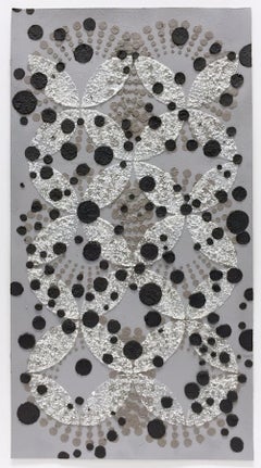 Ohne Titel Schwarze Punkte auf zwei Mustern, Mischtechnik, Eierschale, Esche in Schwarz und Grau