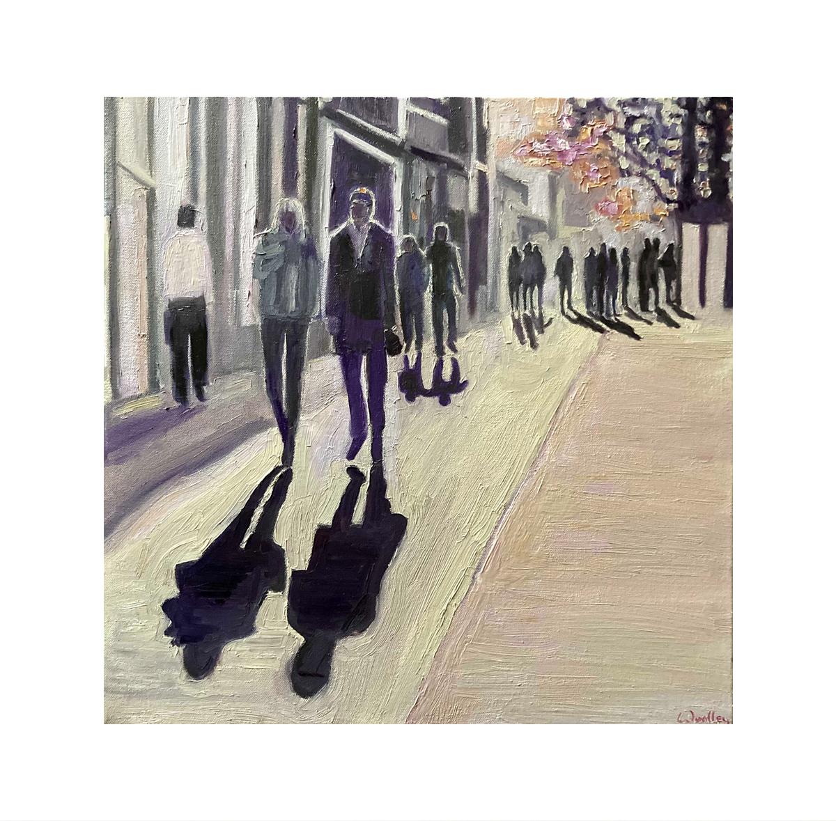 Sombras del paseo marítimo, pintura figurativa, pintura de paisajes urbanos, arte de los Cotswolds - Painting Contemporáneo de Eleanor Woolley