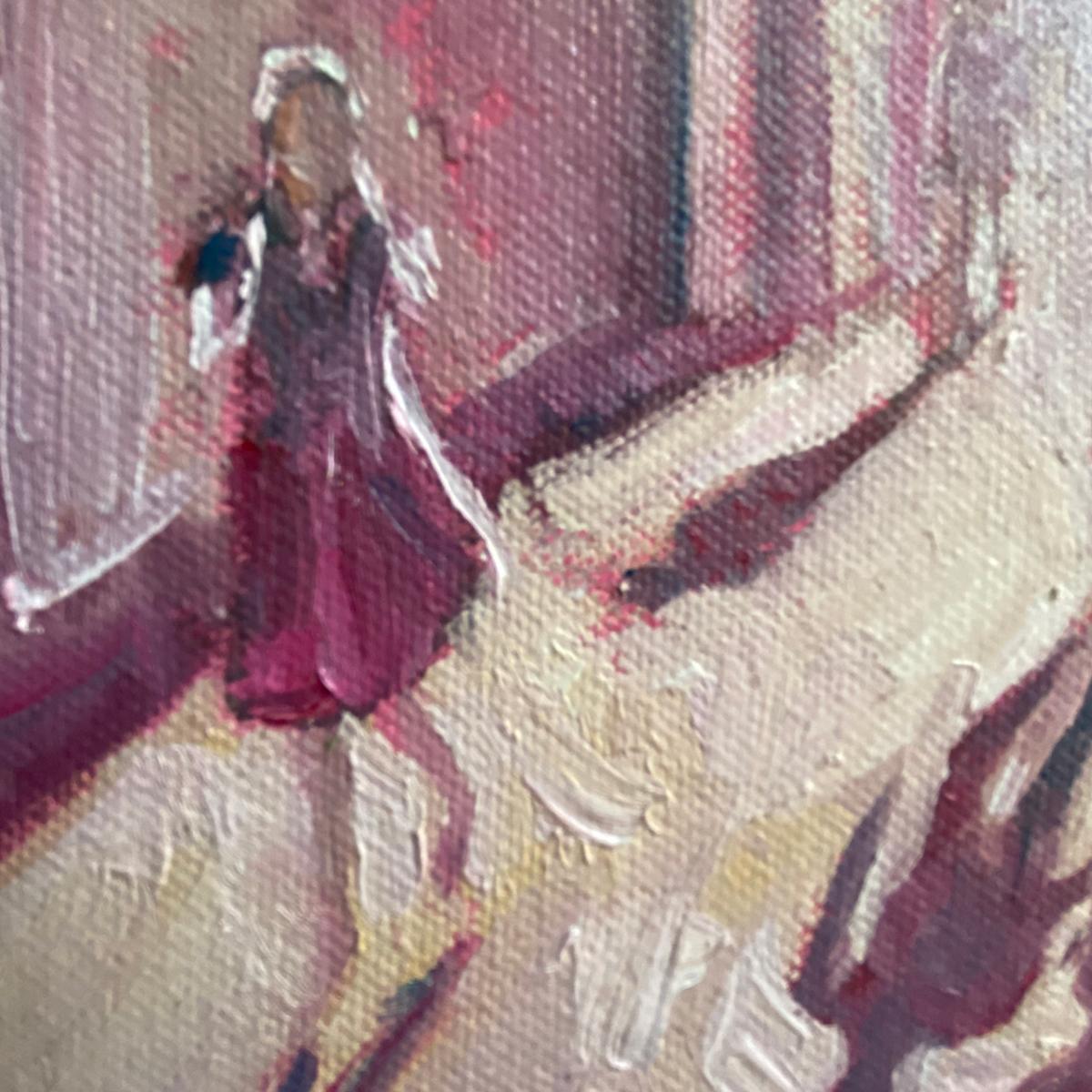 Sombras españolas es un cuadro original de Eleanor Woolley. Este cuadro está inspirado en los viajes de la Artista a España, los tonos rosa intenso reflejan el calor de las calles. El sol del atardecer proyecta largas sombras y se pueden ver figuras